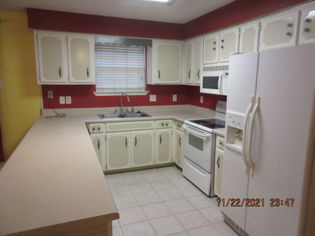 HOLLY HILLS - Residential