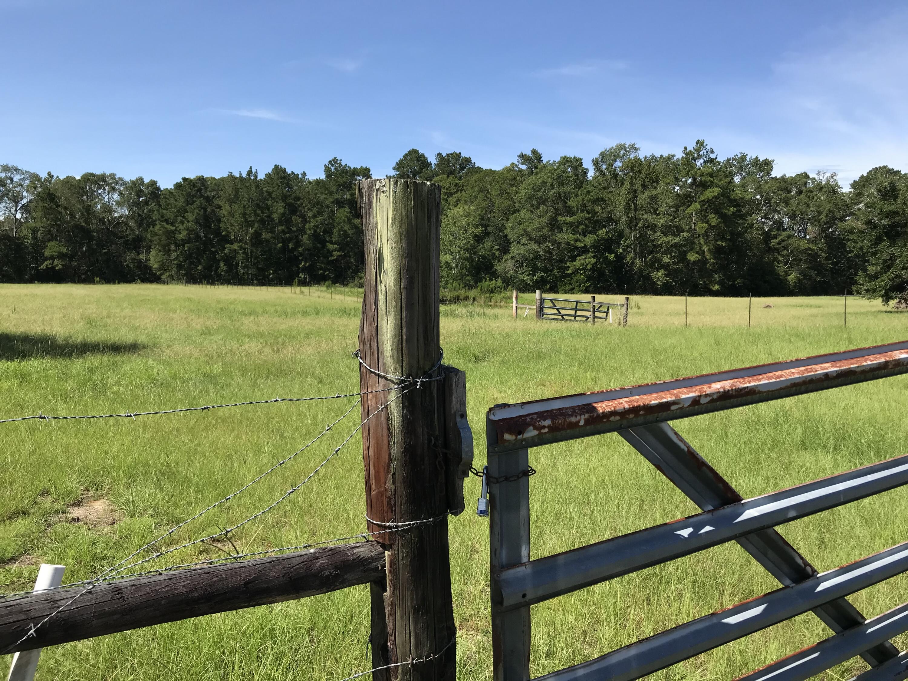 NO RECORDED SUBDIVISION - Residential