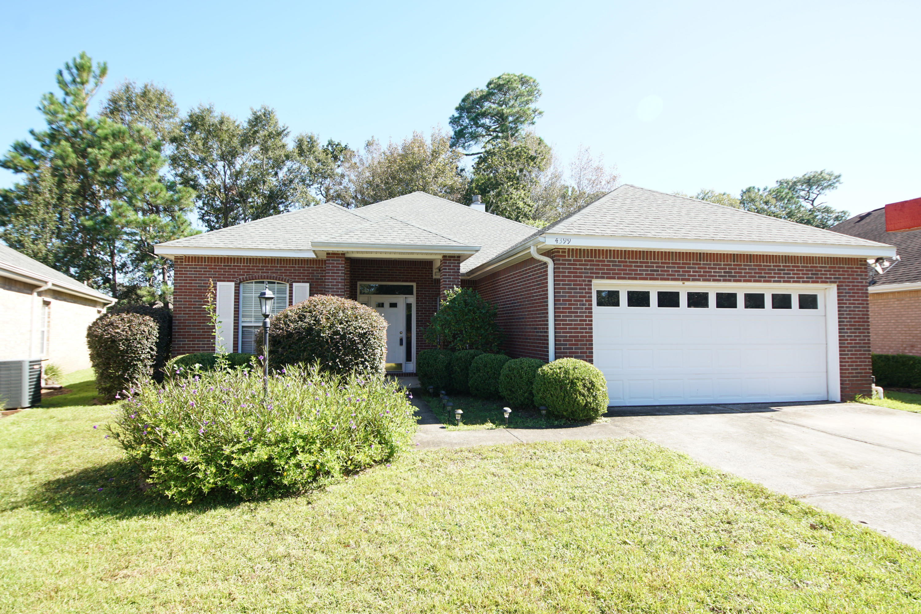 Located in beautiful Bluewater Bay on Private Rd.! You enter this home from the covered front porch into a wide foyer with the breakfast area on your left. You continue into large open kitchen which takes you to the Dining Room. The Great Room has an attractive corner fireplace with mantel. The open floor plan is wonderful for entertaining. The master bedroom is located at the back of the home while the other 2 bedrooms are on the right side. Master Bedroom has Florida Room access. Master Bath is designed for Privacy. The Florida room adds another living space that can be used numerous ways. Mature landscaping completes the package. Buyer to verify all measurements.