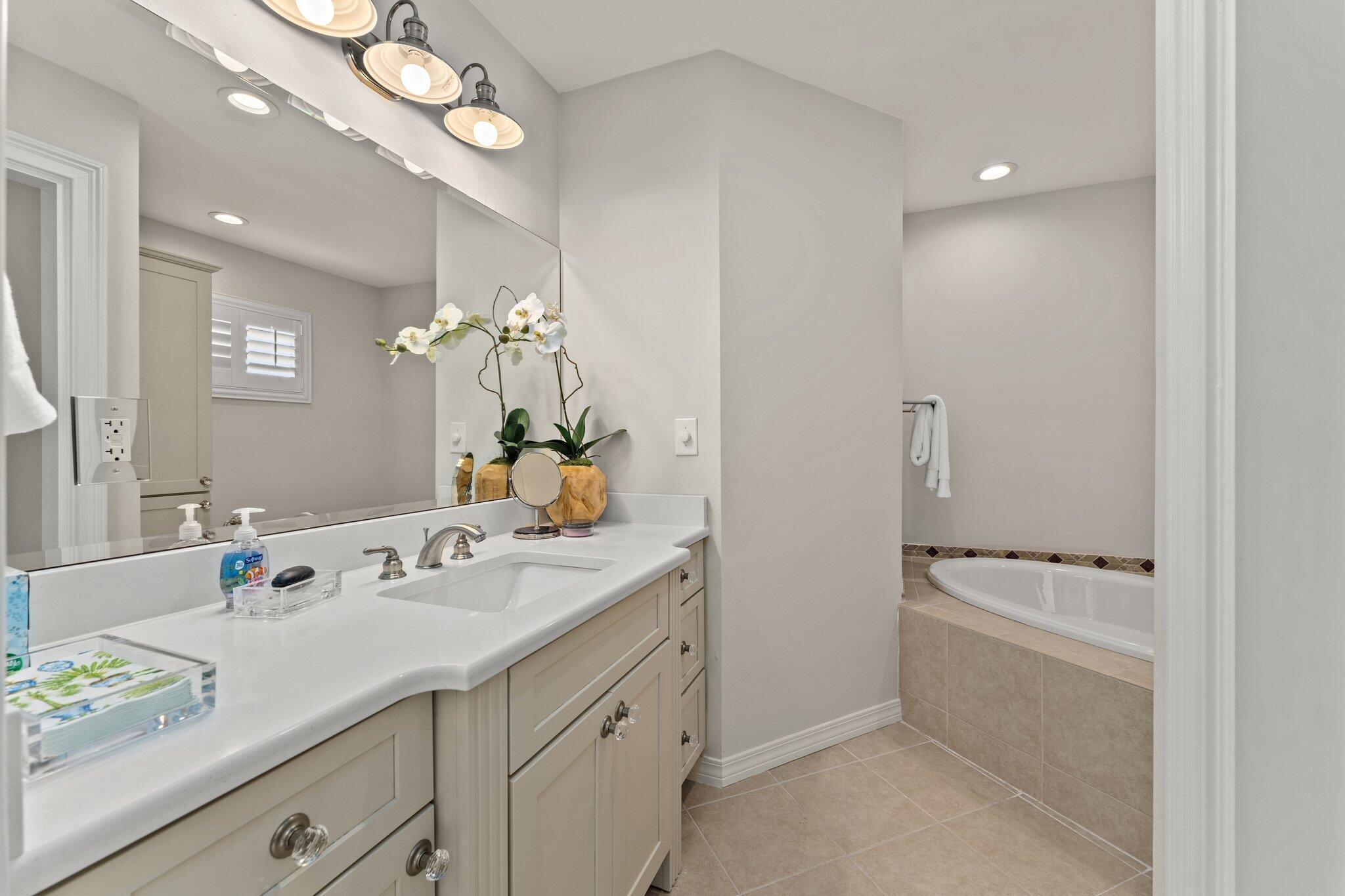SANDSPUR CONDO - Residential