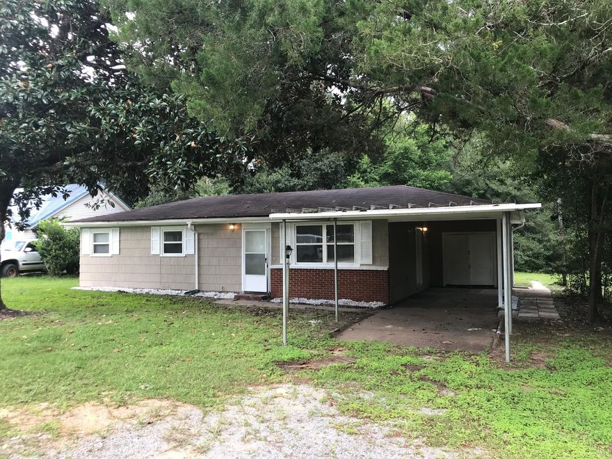 Cozy 3 bedroom 1 bath home in North Crestview. Tiled throughout and freshly painted. This one won't last long.
 
STILL AVAILABLE:
Application fee is $50.00 per adult, pet fee $250 per pet (maximum of 2 pets)
Rental Requirements:
Income must be 3 times the rent amount
No Evictions
No landlord collections
No utility collections
No Aggressive Breed Dogs
If credit is BELOW 650, a double security deposit may be required.
 
If negative information is found in any category, the application is subject to denial.
Decisions on renting to prospective tenants with criminal convictions will be made on a case-by-case basis with consideration given to the number, nature, and severity of said conviction(s) and in compliance with the April , 2016 Office of Gene