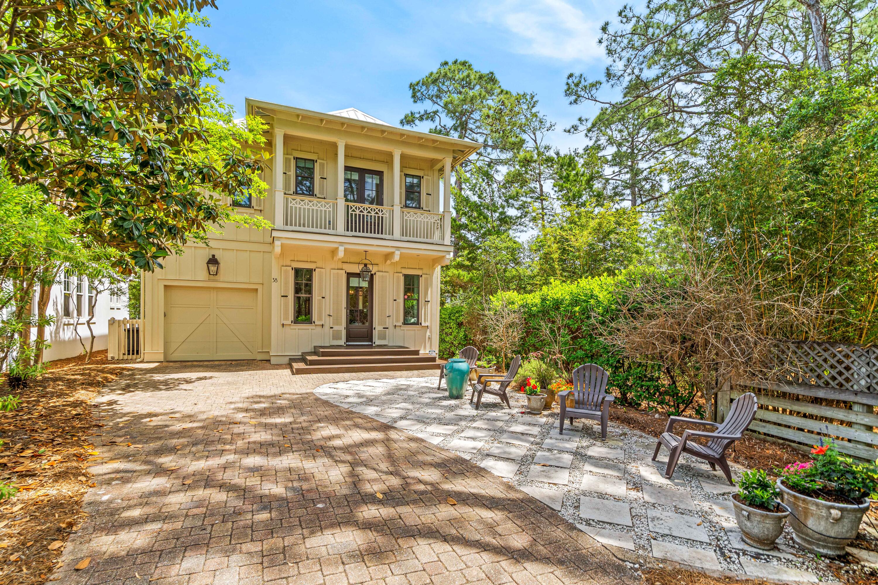 COTTAGES AT EASTERN LAKE - Residential