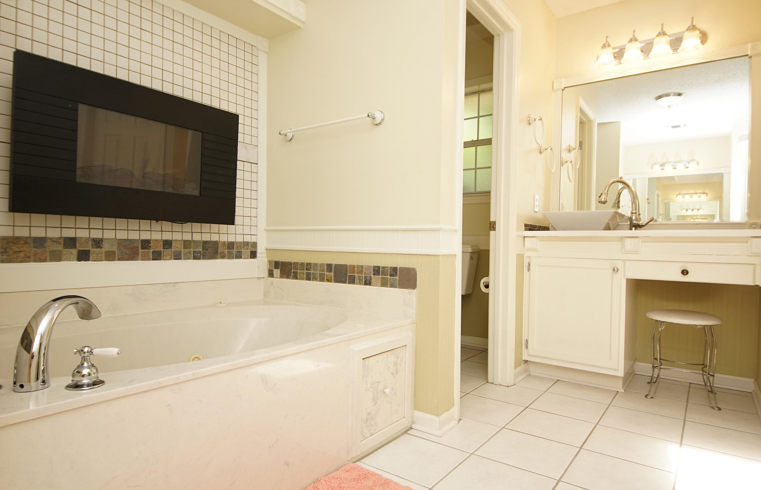 PRITCHARD POINT - Residential