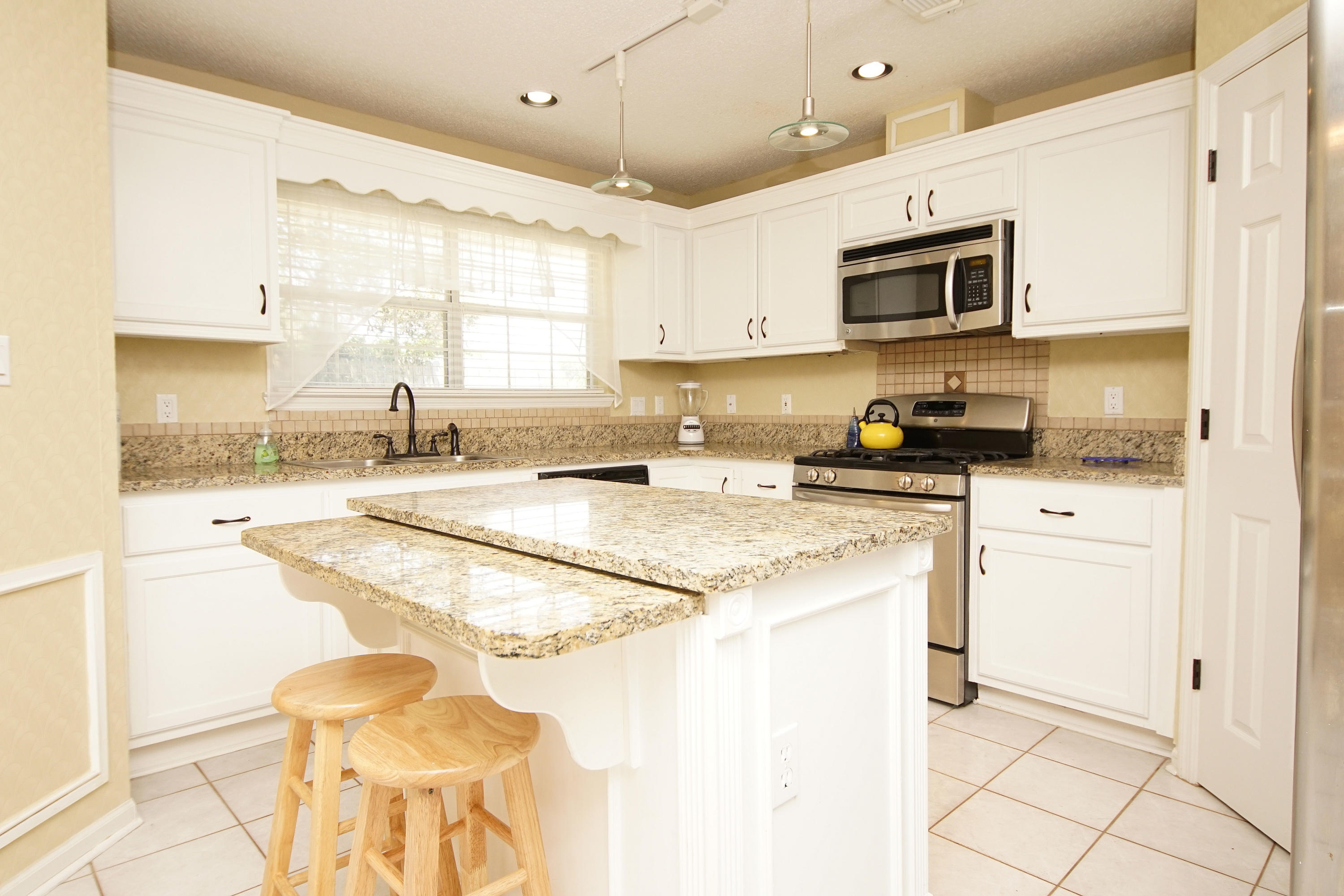 PRITCHARD POINT - Residential