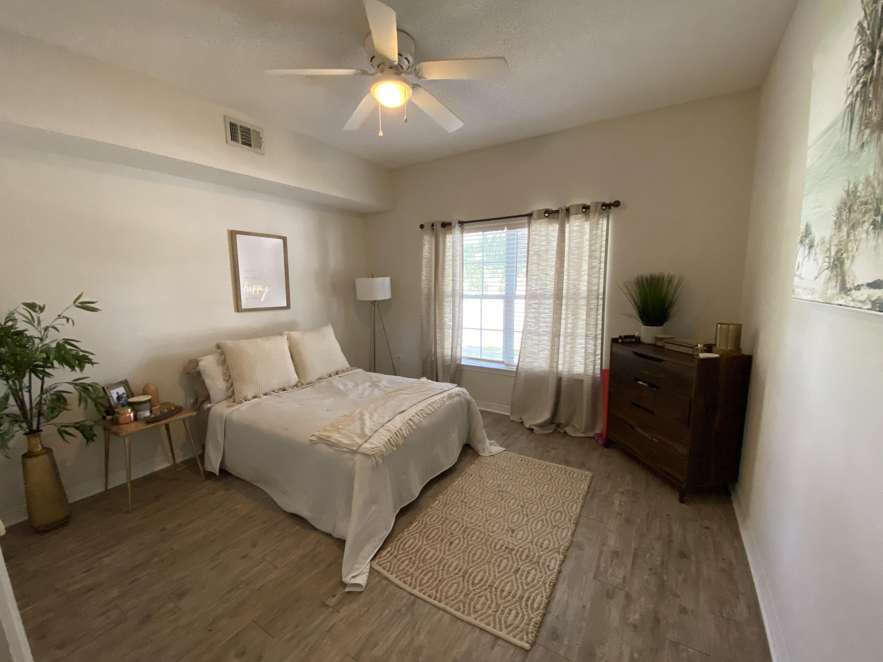 THE OAKS AT NICEVILLE PH I - Residential Lease