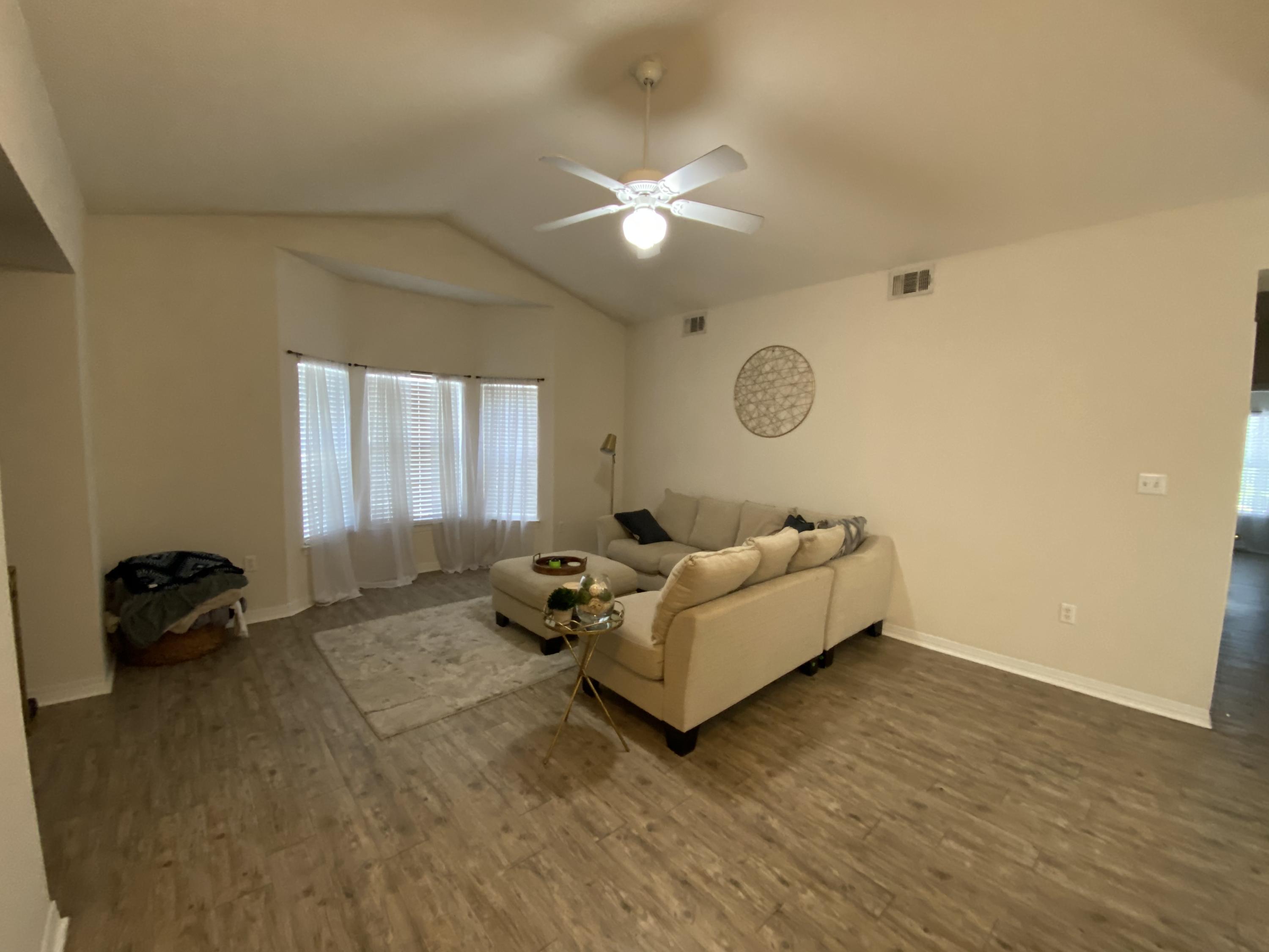 THE OAKS AT NICEVILLE PH I - Residential Lease