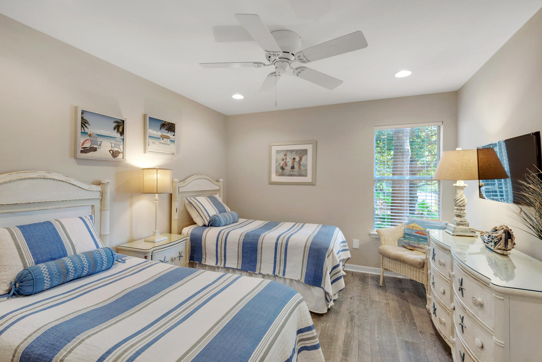 HIDDEN DUNES BEACH COTTAGES 2 - Residential