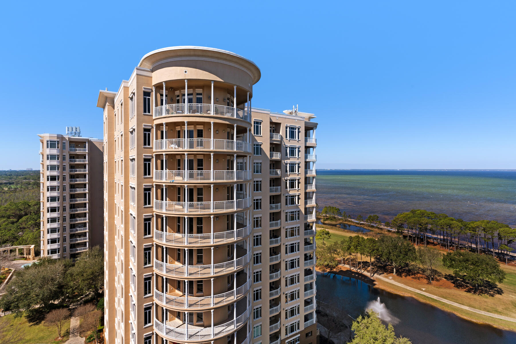 ONE WATER PLACE - Residential