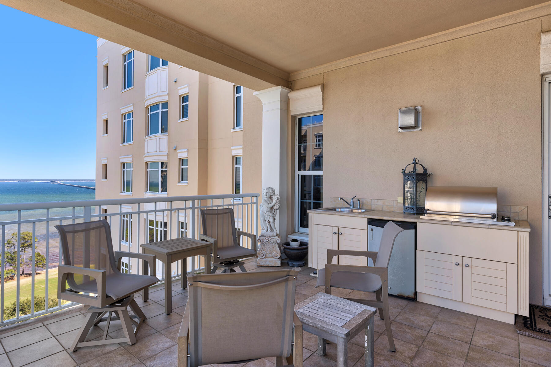 ONE WATER PLACE - Residential