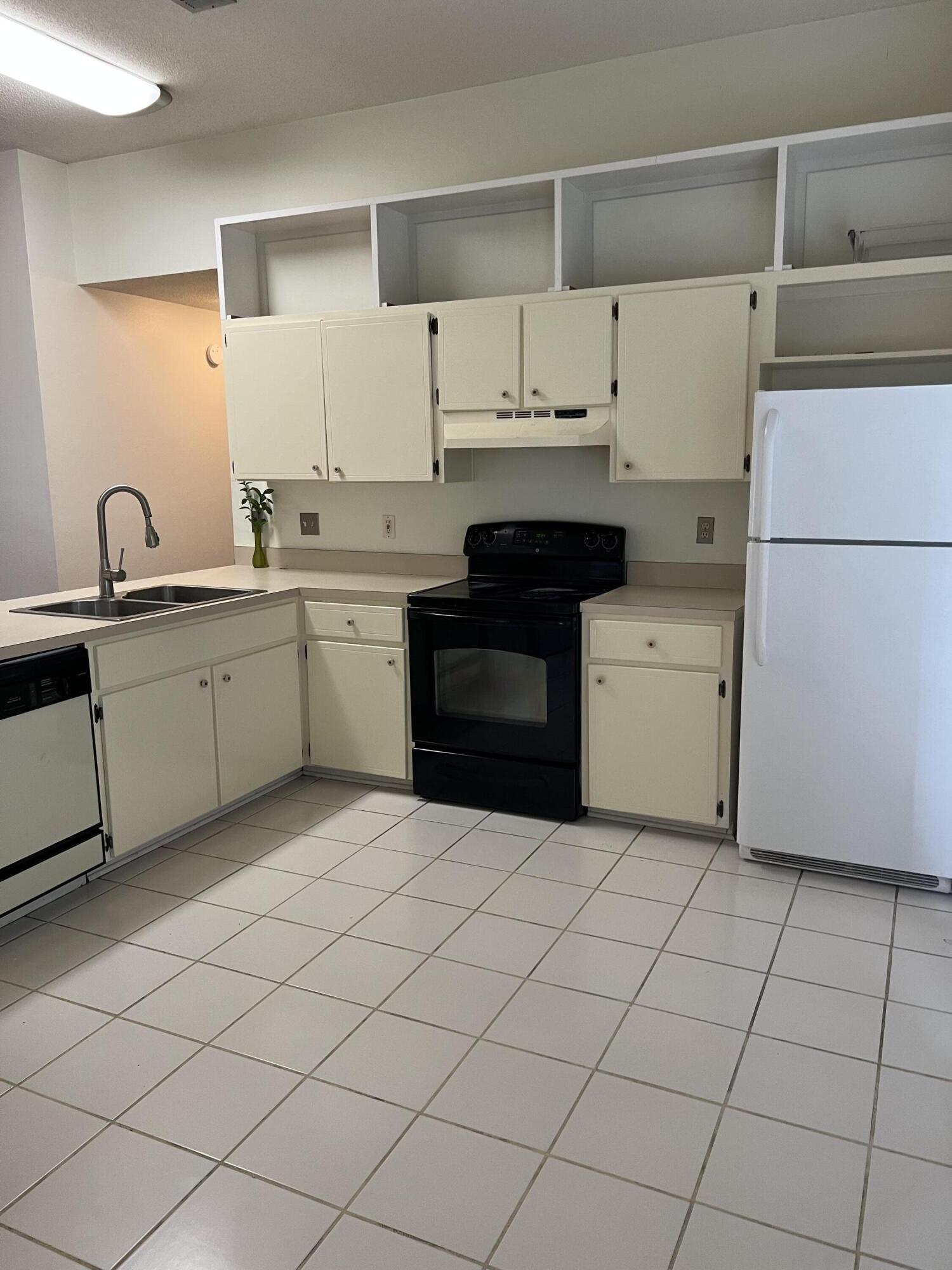 YORKTOWN AT WILLOW BEND LOT 33 BLK A - Residential