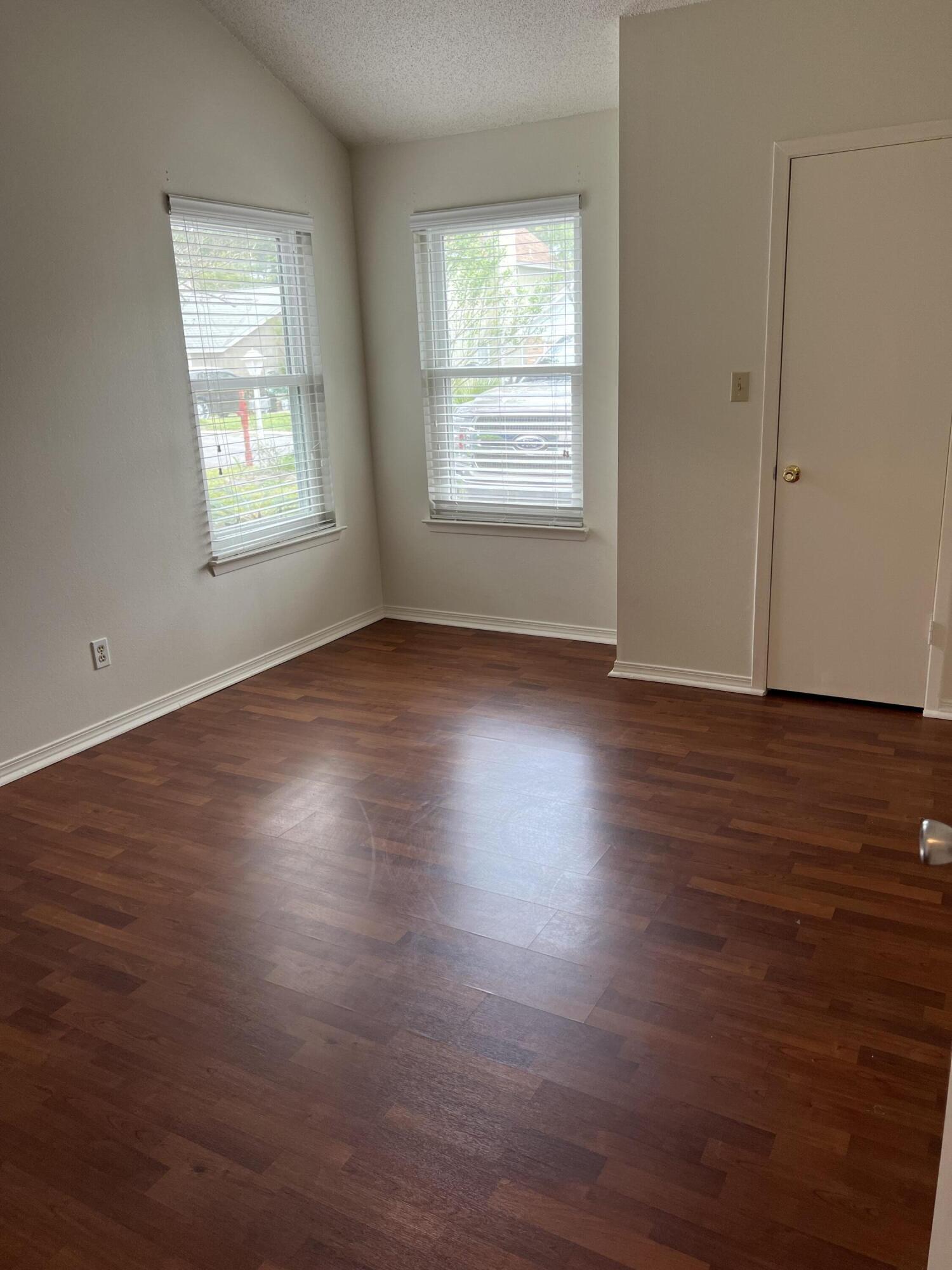 YORKTOWN AT WILLOW BEND LOT 33 BLK A - Residential