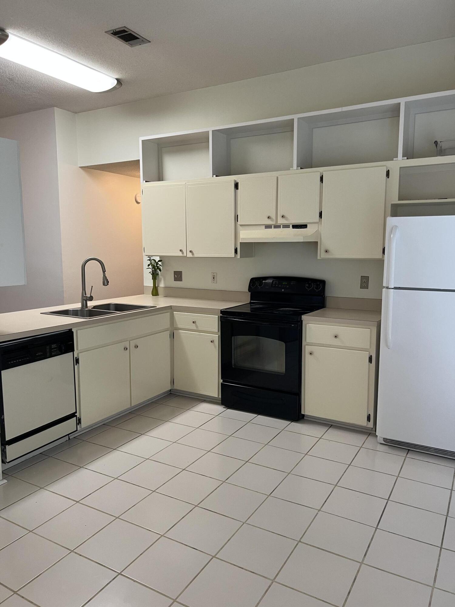 YORKTOWN AT WILLOW BEND LOT 33 BLK A - Residential