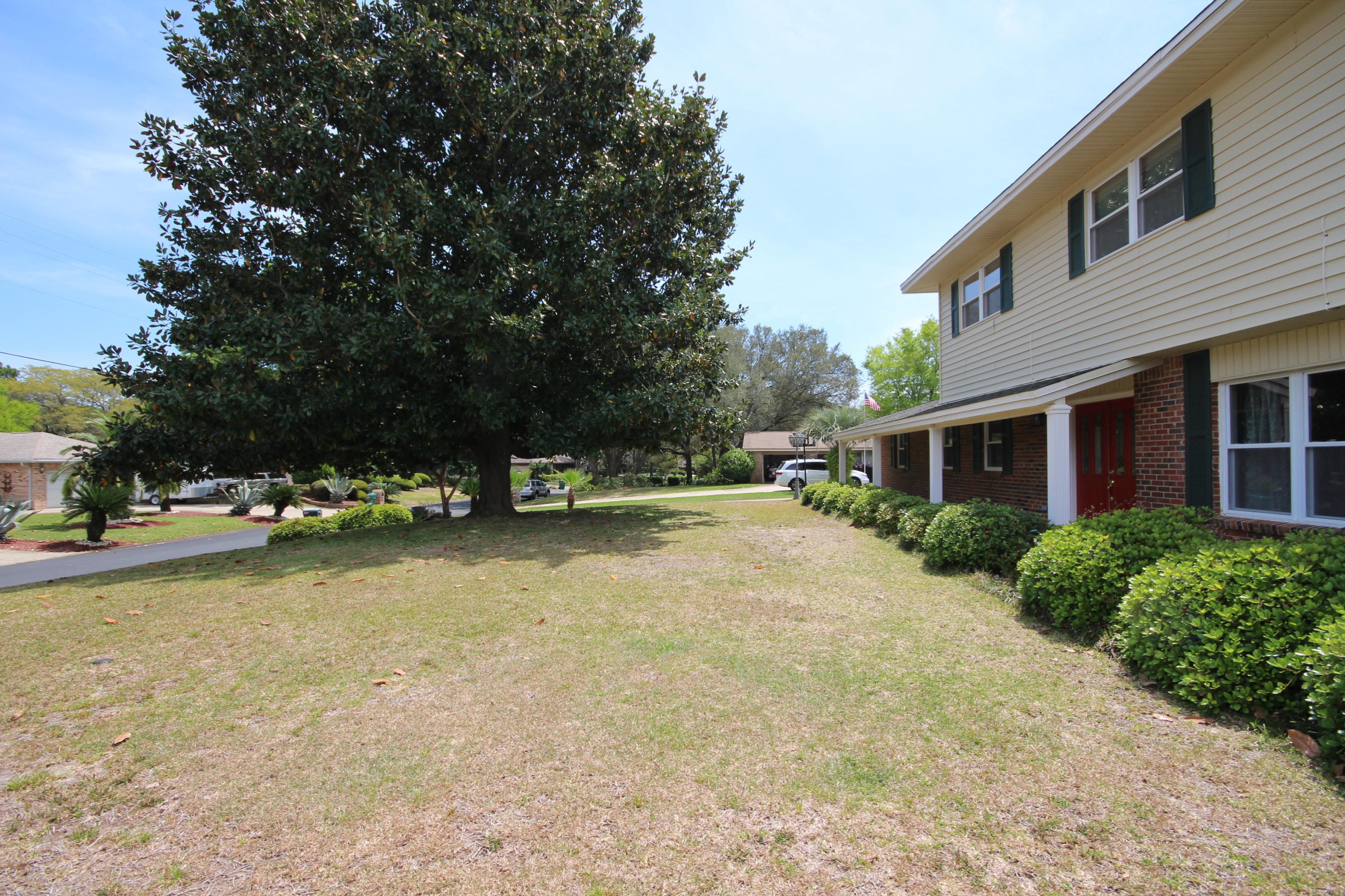 LAKE LORRAINE ESTATES 1 - Residential