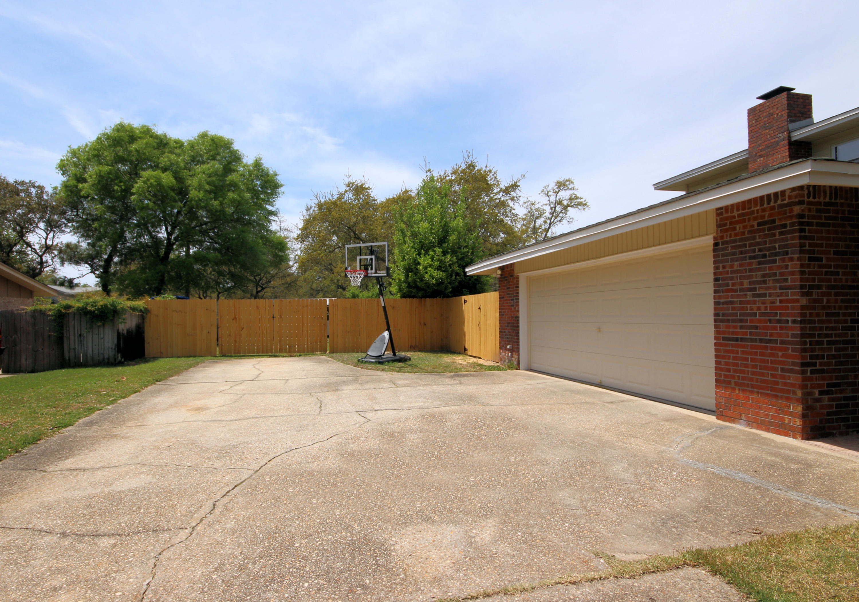 LAKE LORRAINE ESTATES 1 - Residential