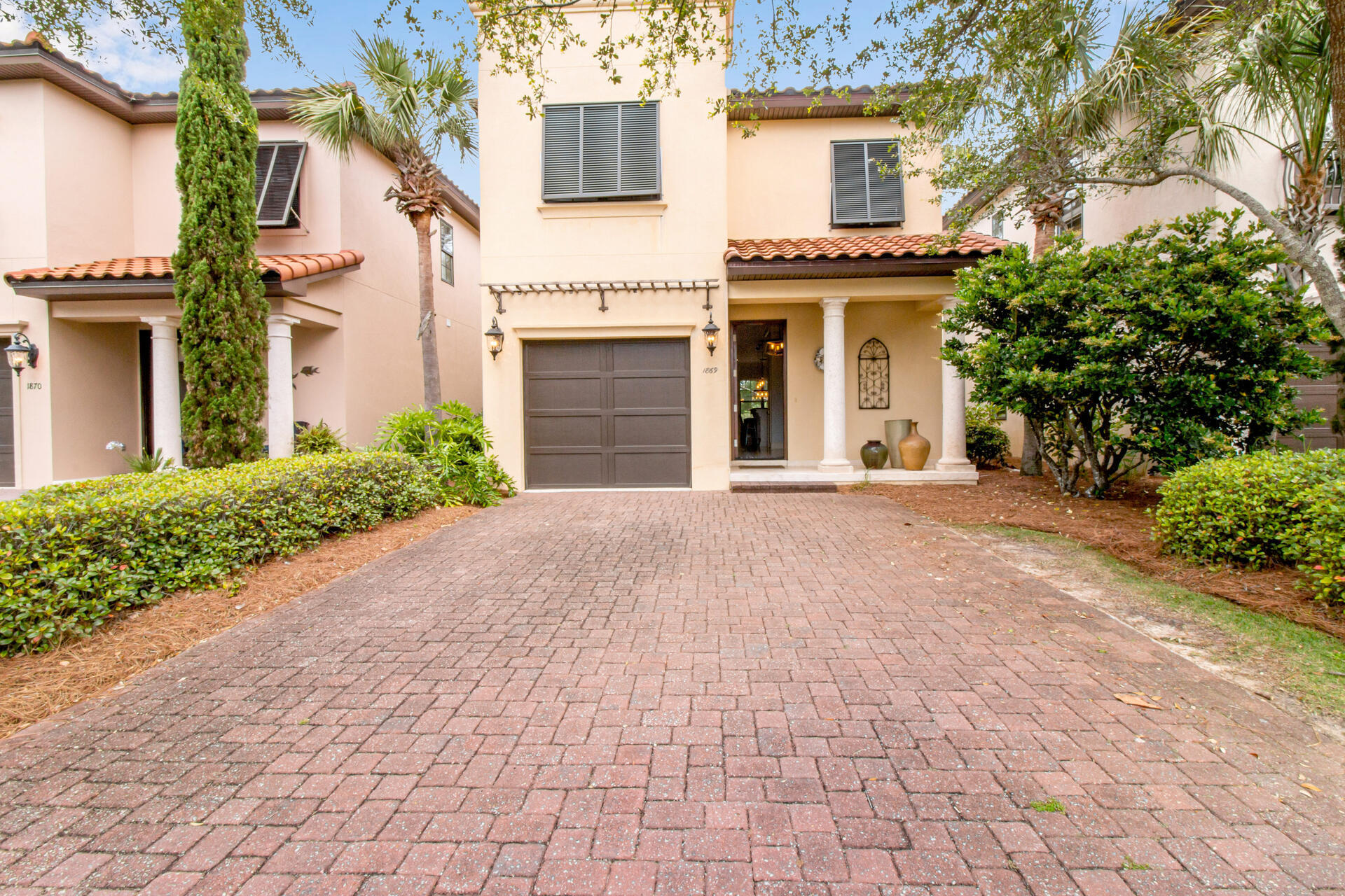 VILLA LAGO - Residential