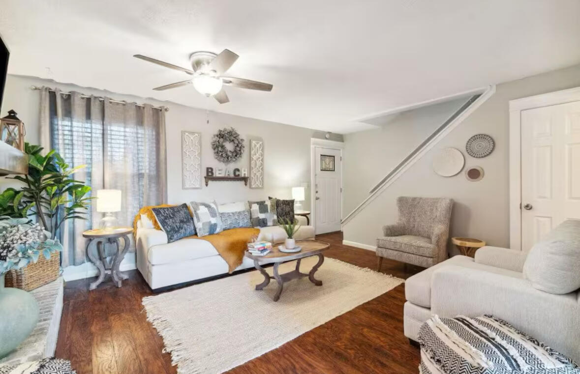 HOLIDAY BEACH UNIT 14 - Residential