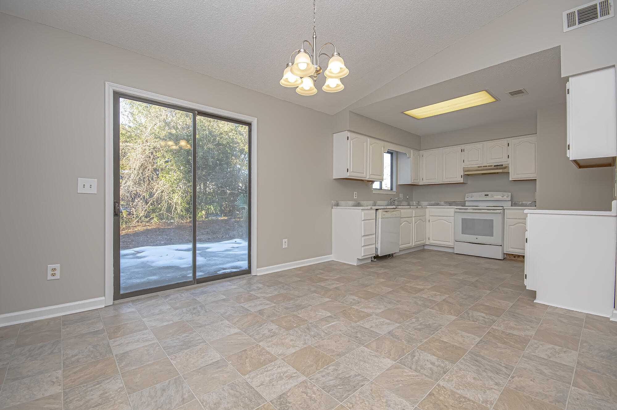 NORTH LAGOON OAKS 1ST ADDN - Residential