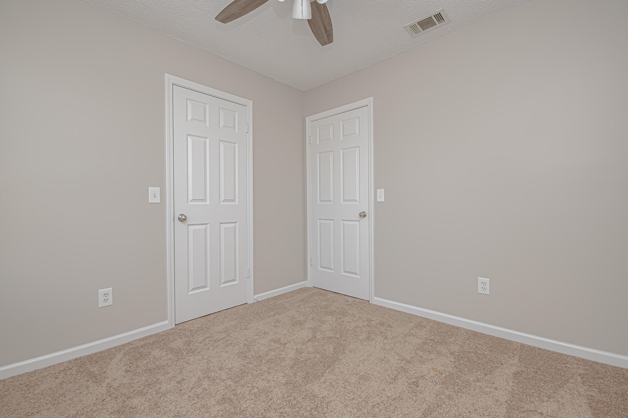 NORTH LAGOON OAKS 1ST ADDN - Residential