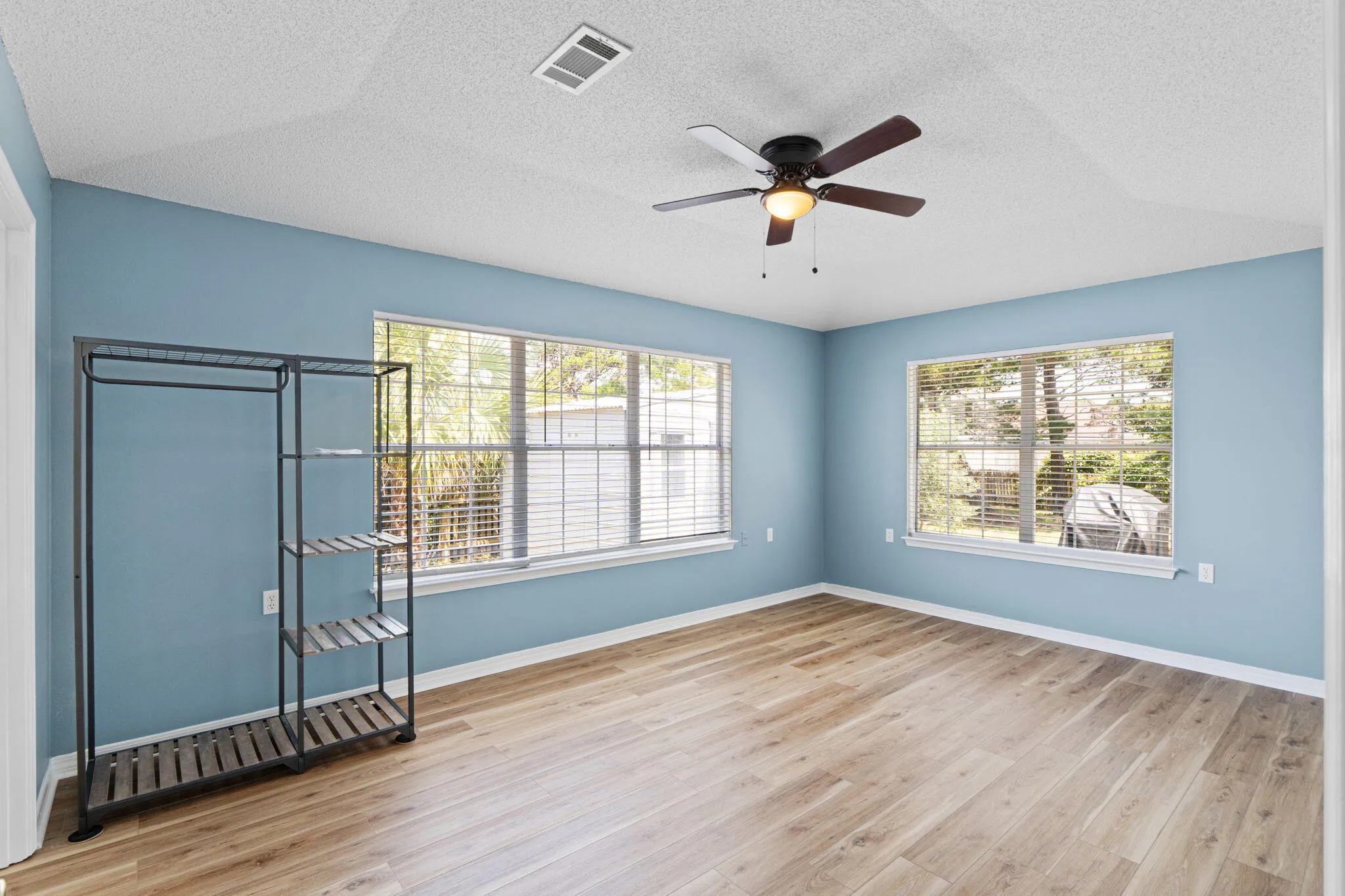 Gulf Breeze, Florida 32563, United States, 3 Bedrooms Bedrooms, ,2 BathroomsBathrooms,Residential,Pending,113075