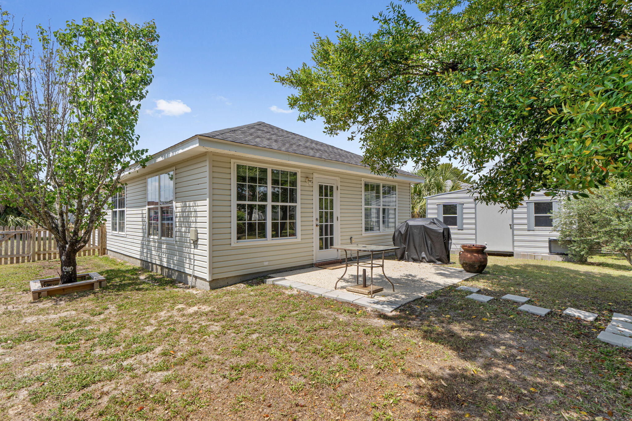LIGHTHOUSE POINTE - Residential