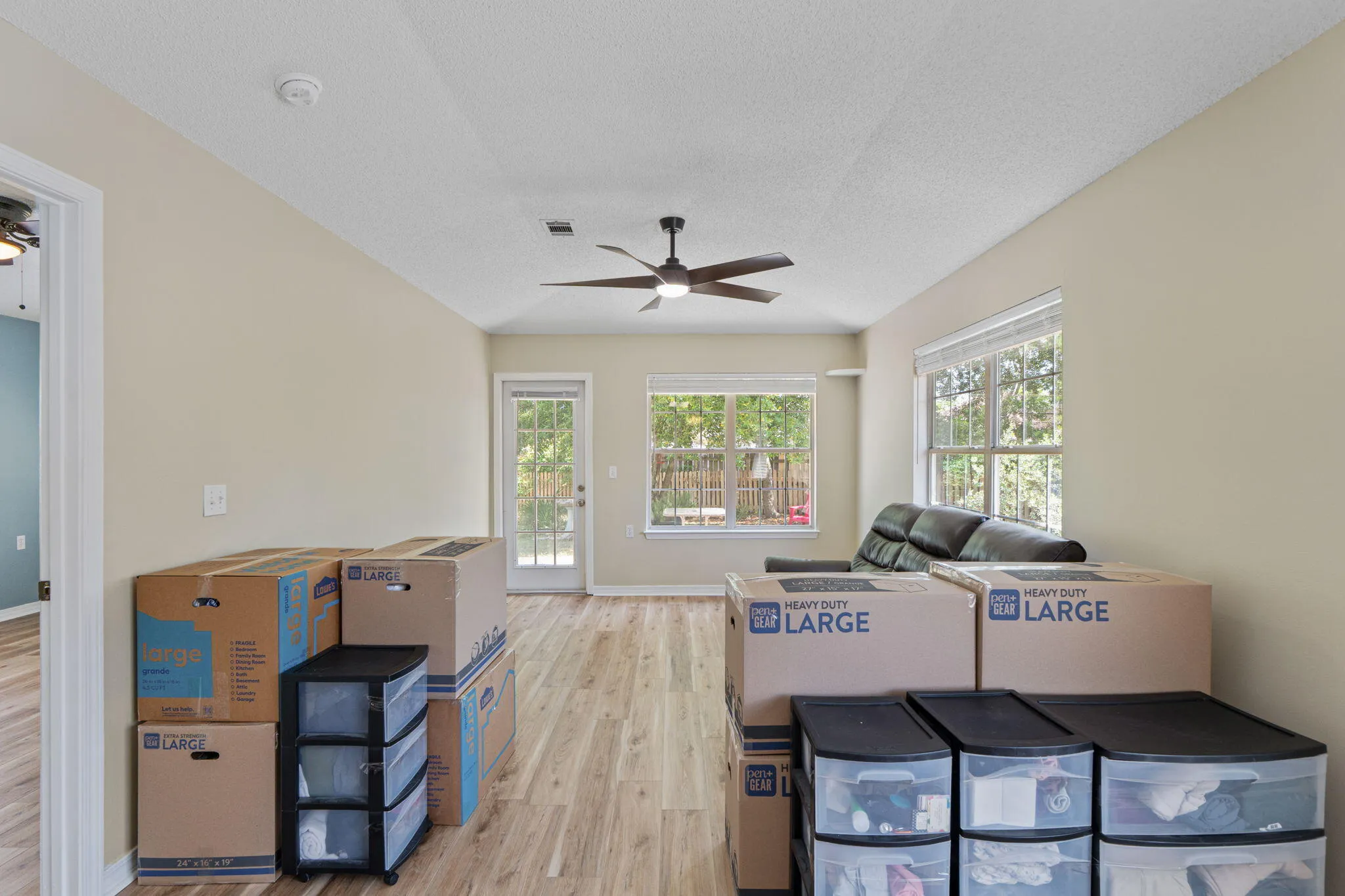 Gulf Breeze, Florida 32563, United States, 3 Bedrooms Bedrooms, ,2 BathroomsBathrooms,Residential,Pending,113075