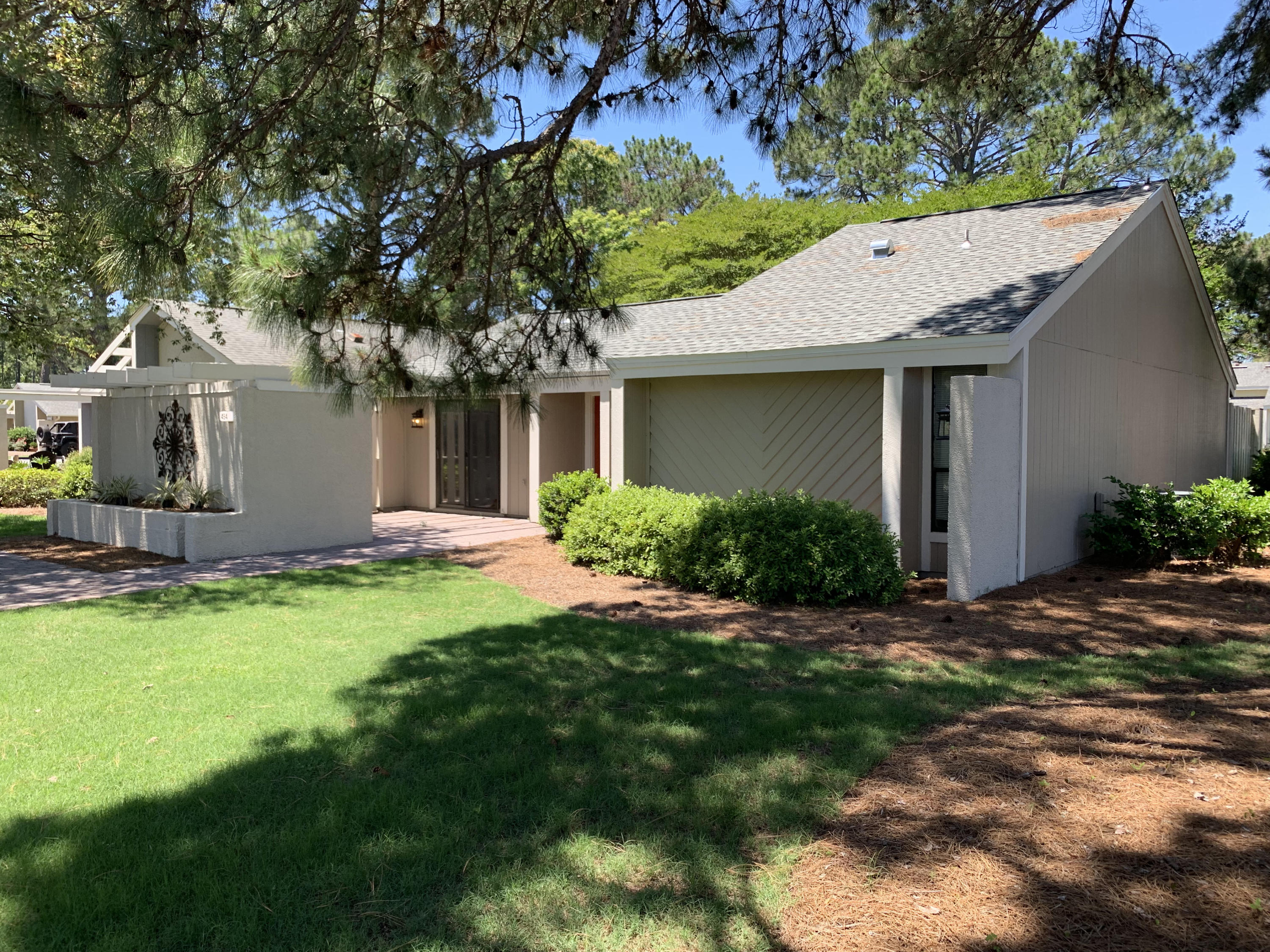 LINKSIDE VILLAGE UNIT 1 - Residential