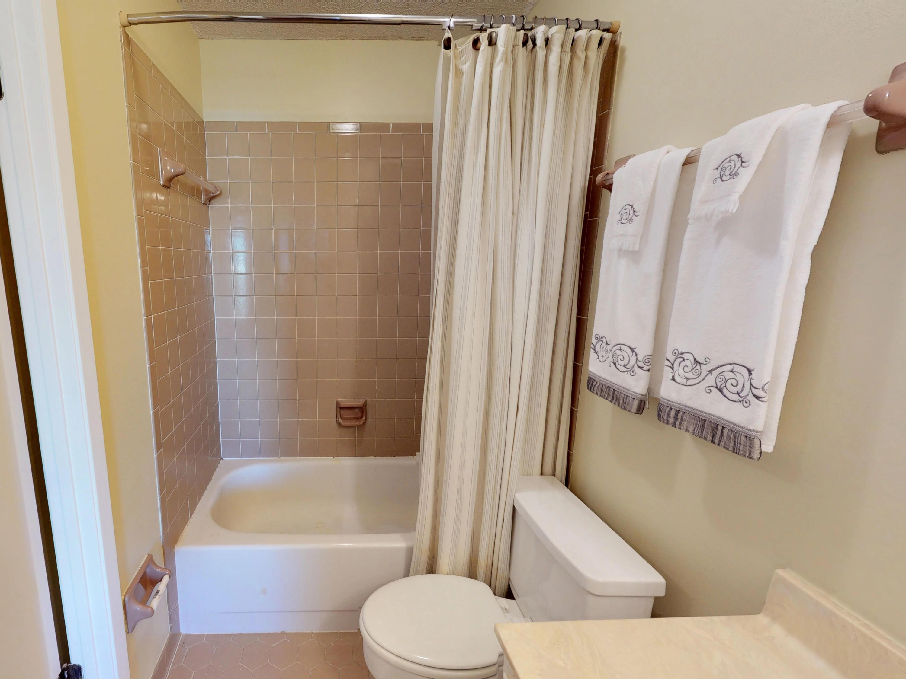 LINKSIDE VILLAGE UNIT 1 - Residential