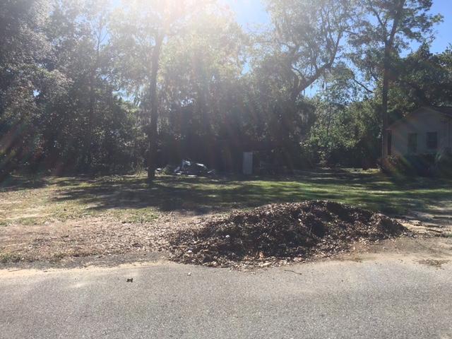 Take a moment and imagine building that dream home on this nestled away vacant residential lot. Dead end street within an established neighborhood.You can watch the kids riding their bikes back and forth in front of the house without worrying about traffic.