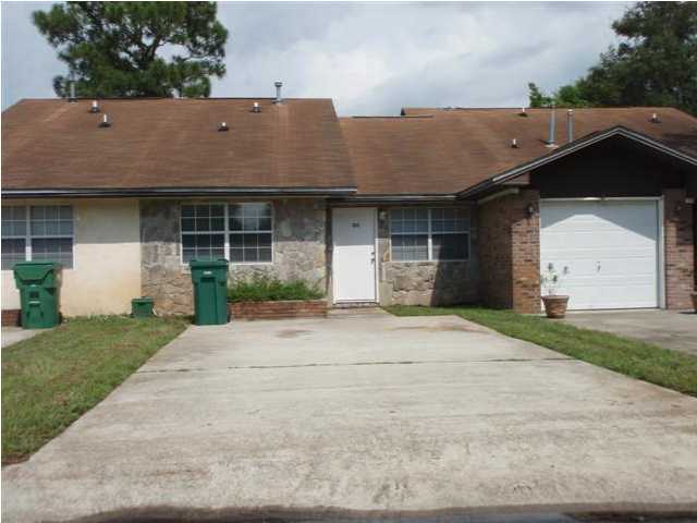 Well maintained duplex centrally located in Fort Walton Beach. Large driveway. Washer/dryer hookup. Owner will consider pets with $250 non-refundable pet fee. No smoking.