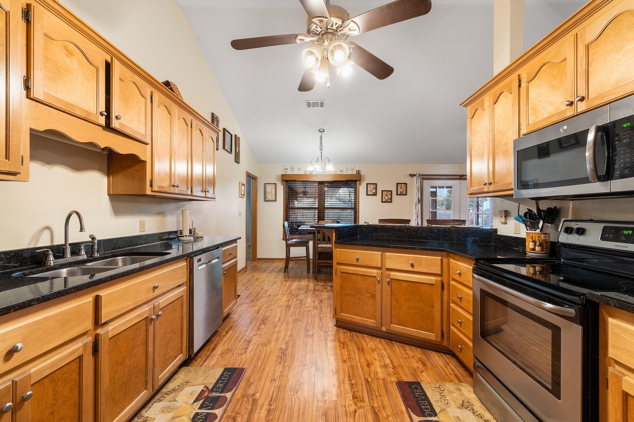 ROBLEDAL ESTATES - Residential