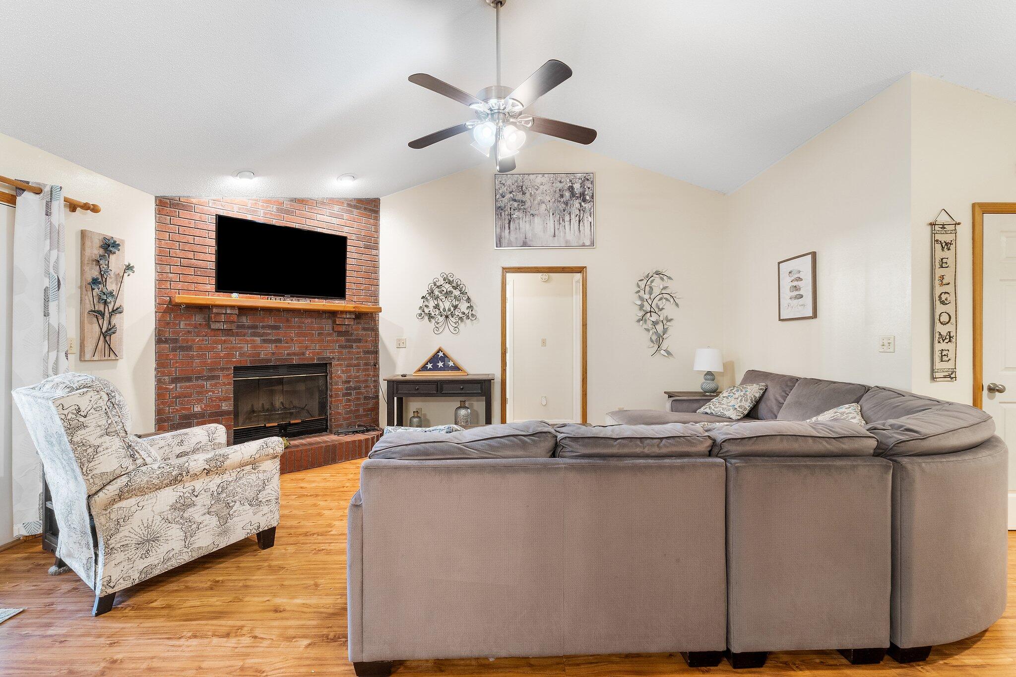 ROBLEDAL ESTATES - Residential