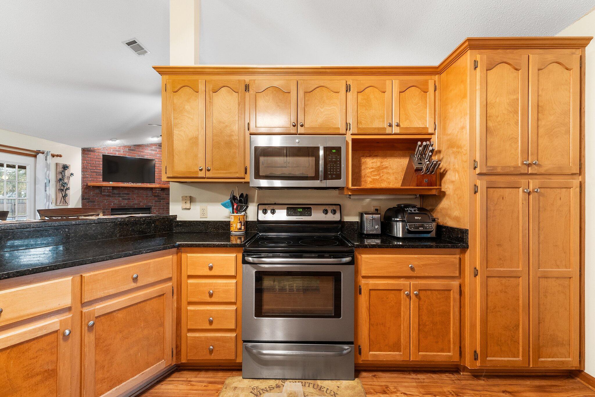 ROBLEDAL ESTATES - Residential