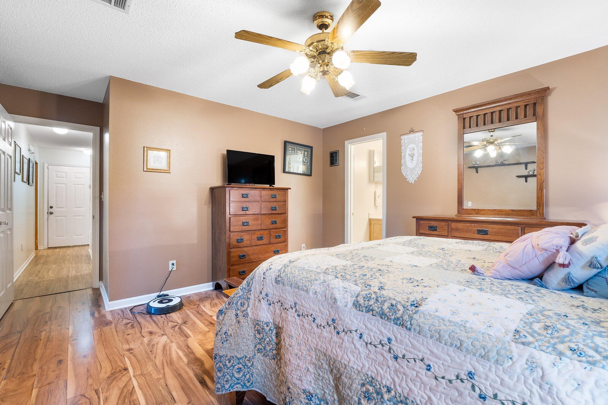 ROBLEDAL ESTATES - Residential