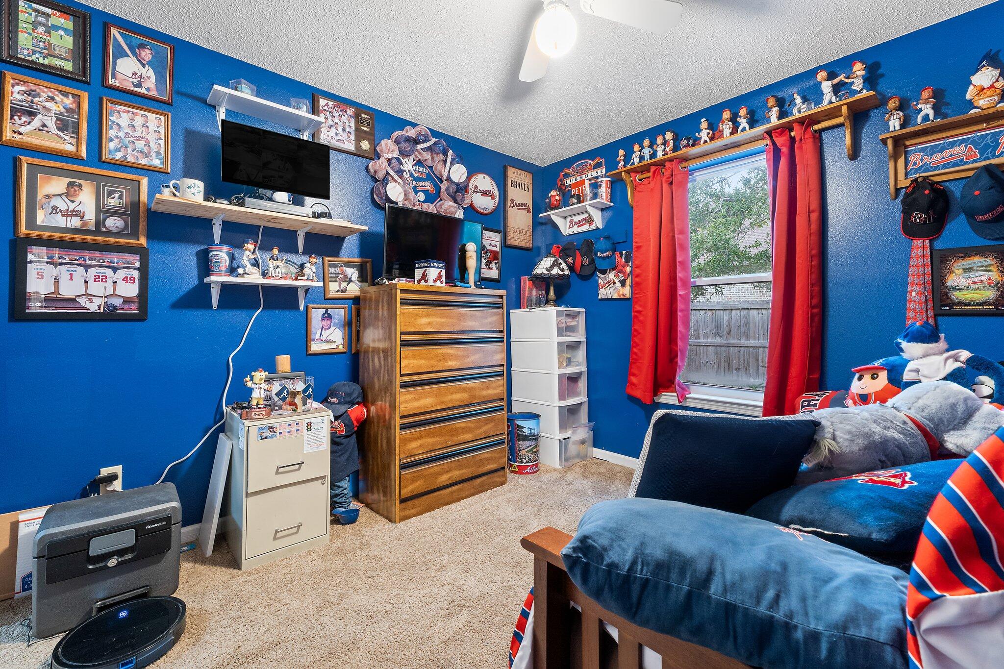 ROBLEDAL ESTATES - Residential