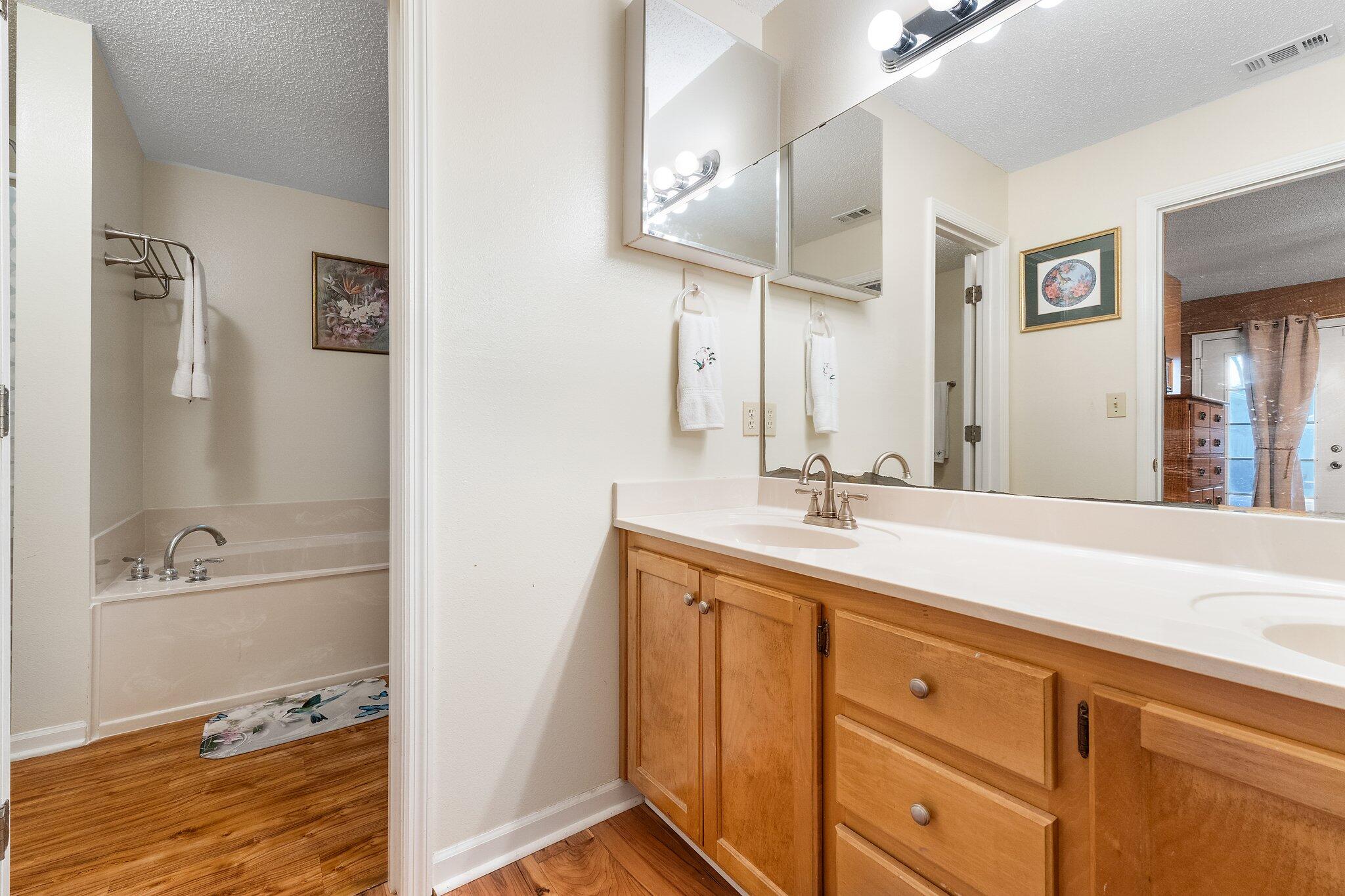 ROBLEDAL ESTATES - Residential