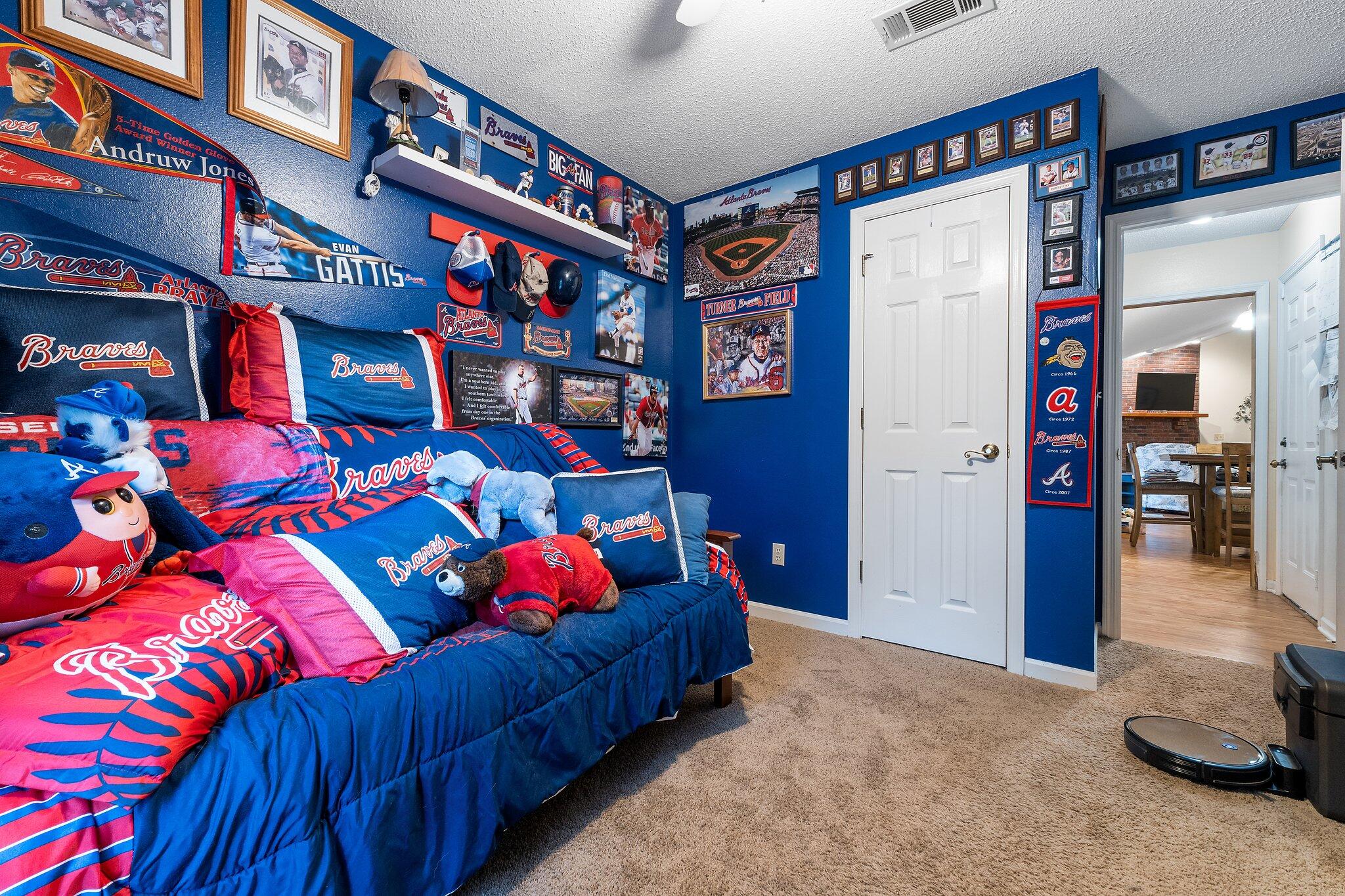 ROBLEDAL ESTATES - Residential