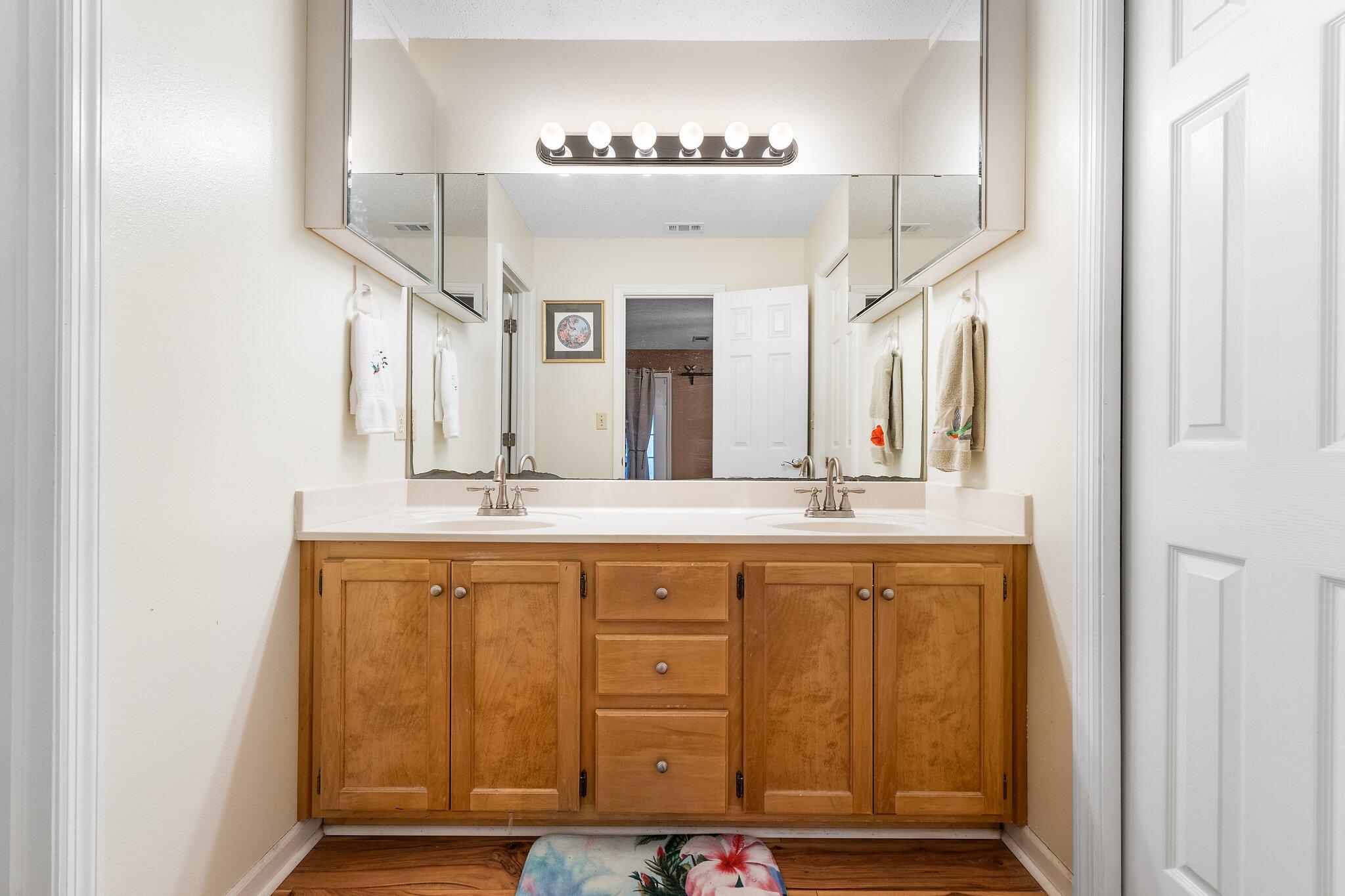 ROBLEDAL ESTATES - Residential