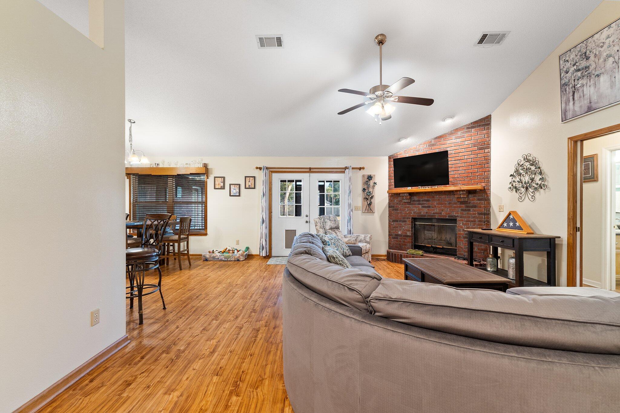 ROBLEDAL ESTATES - Residential