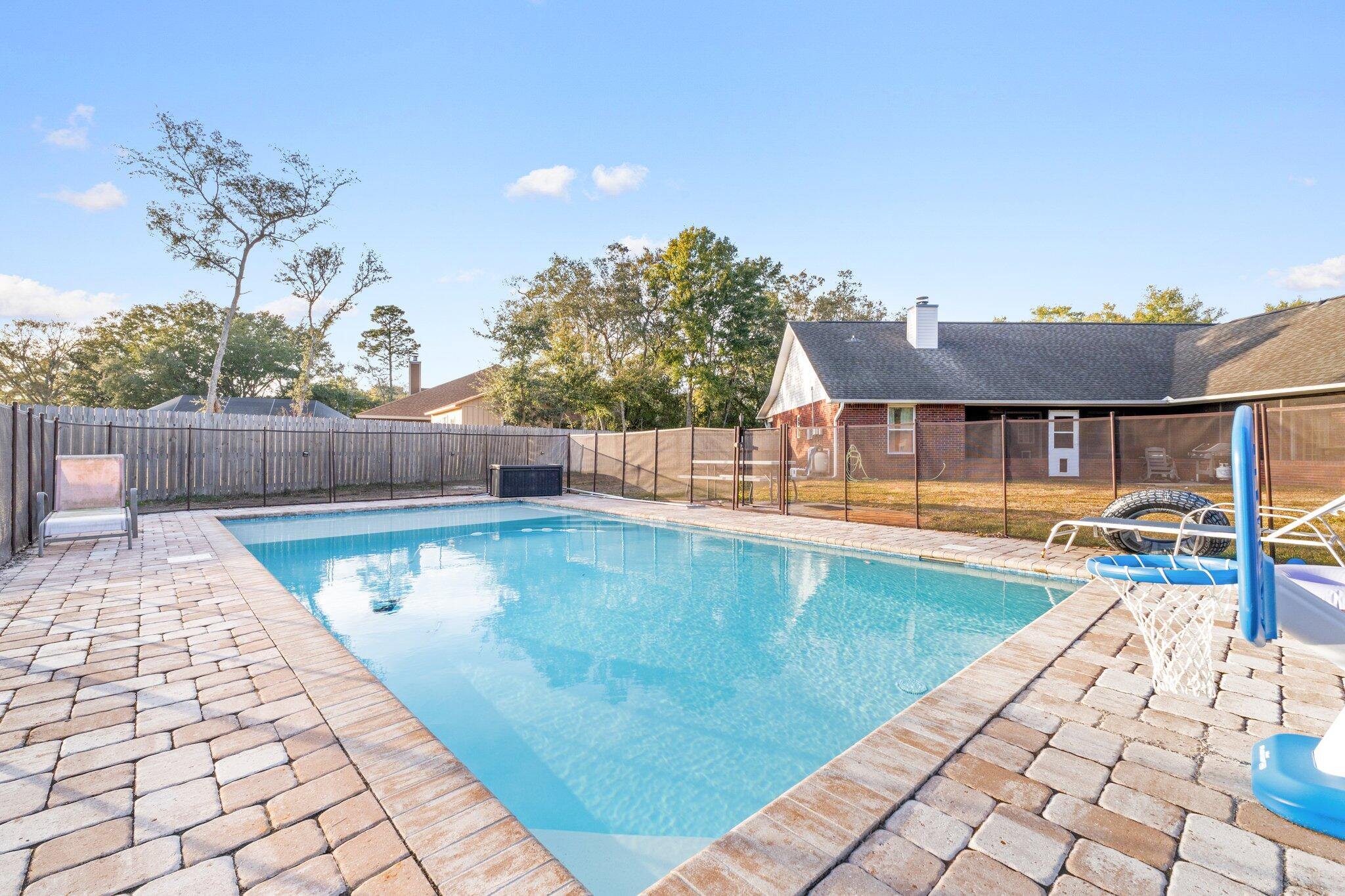 ROBLEDAL ESTATES - Residential