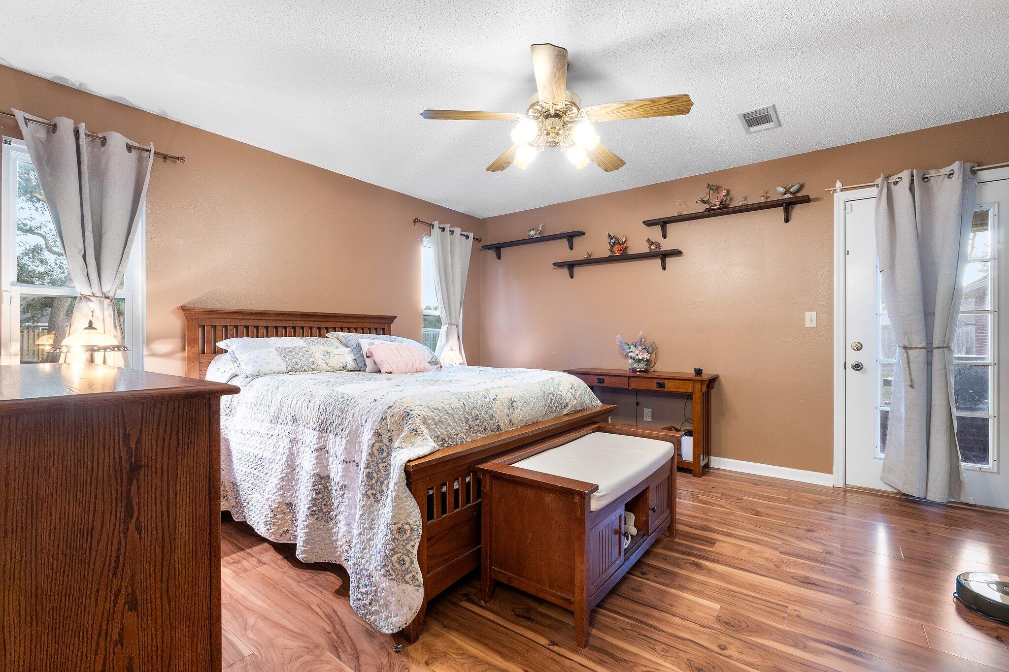 ROBLEDAL ESTATES - Residential