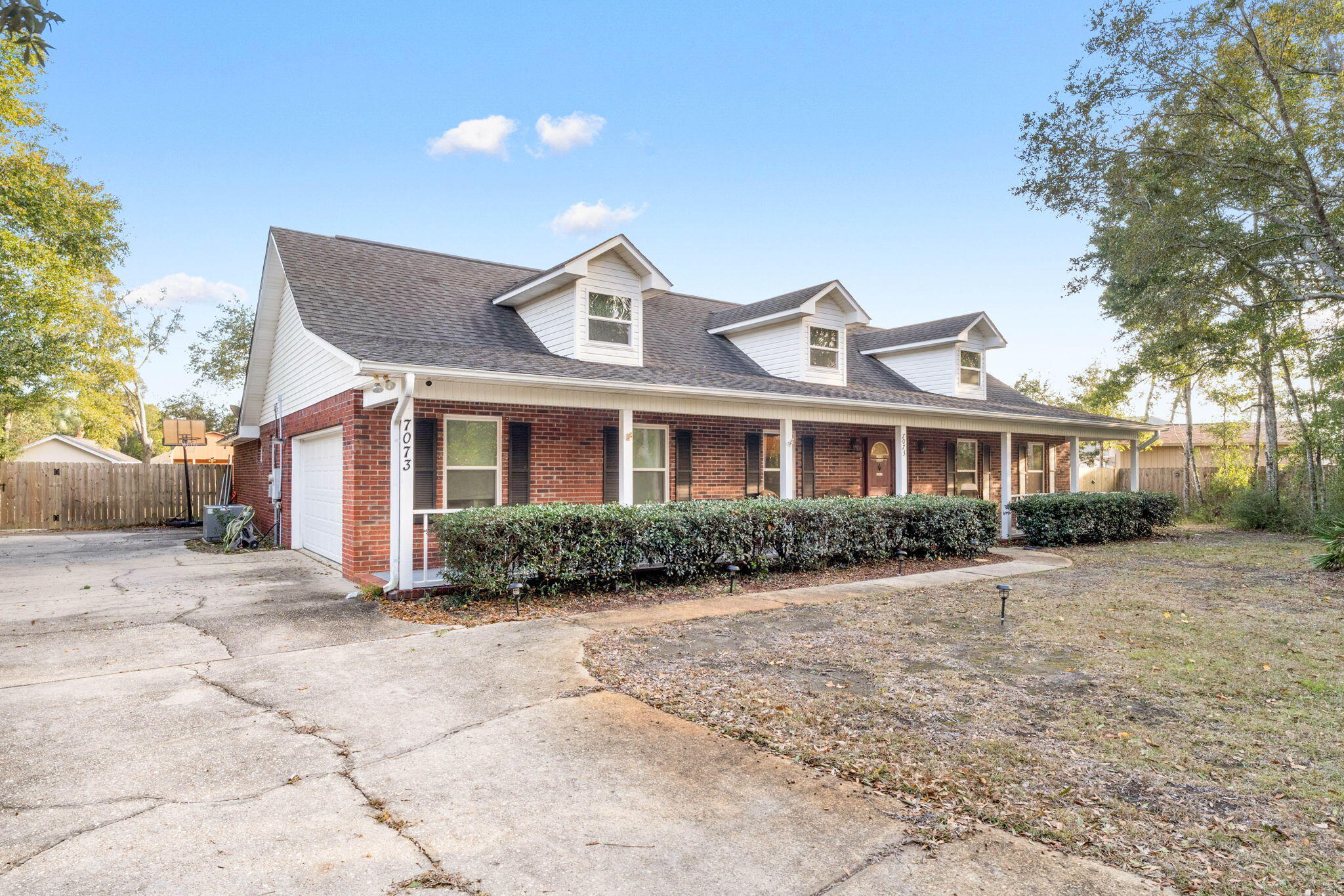 ROBLEDAL ESTATES - Residential