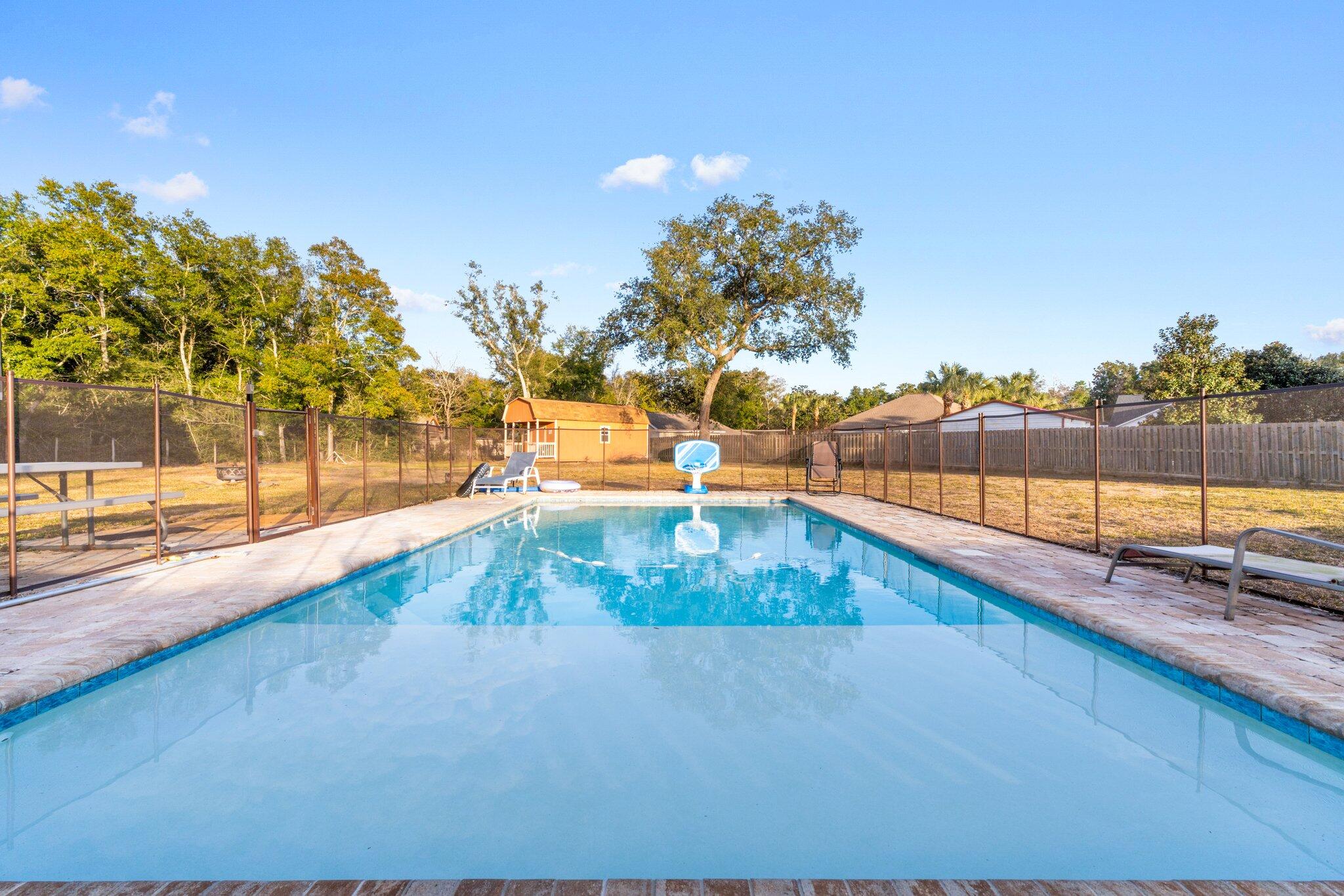 ROBLEDAL ESTATES - Residential