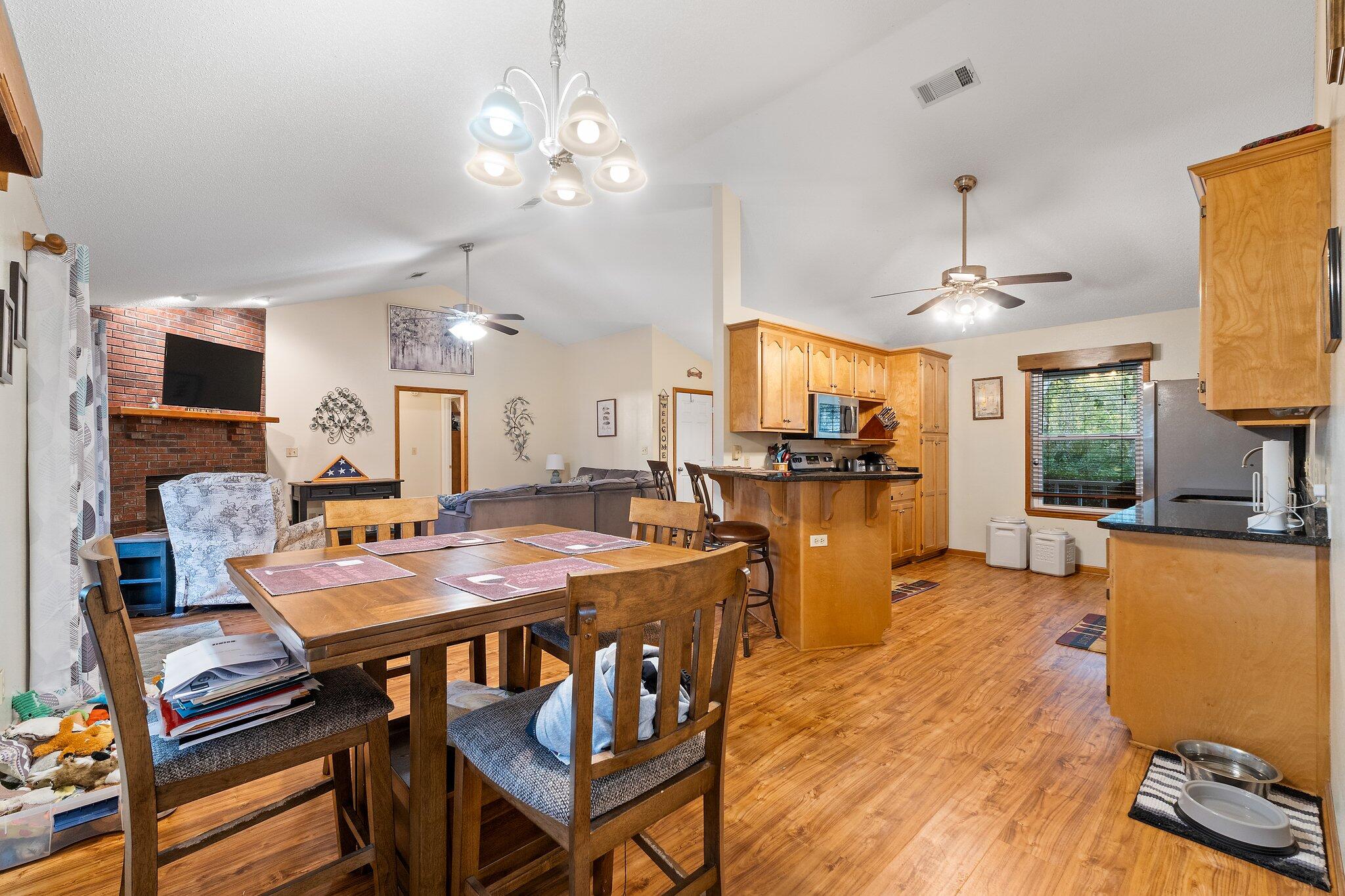 ROBLEDAL ESTATES - Residential