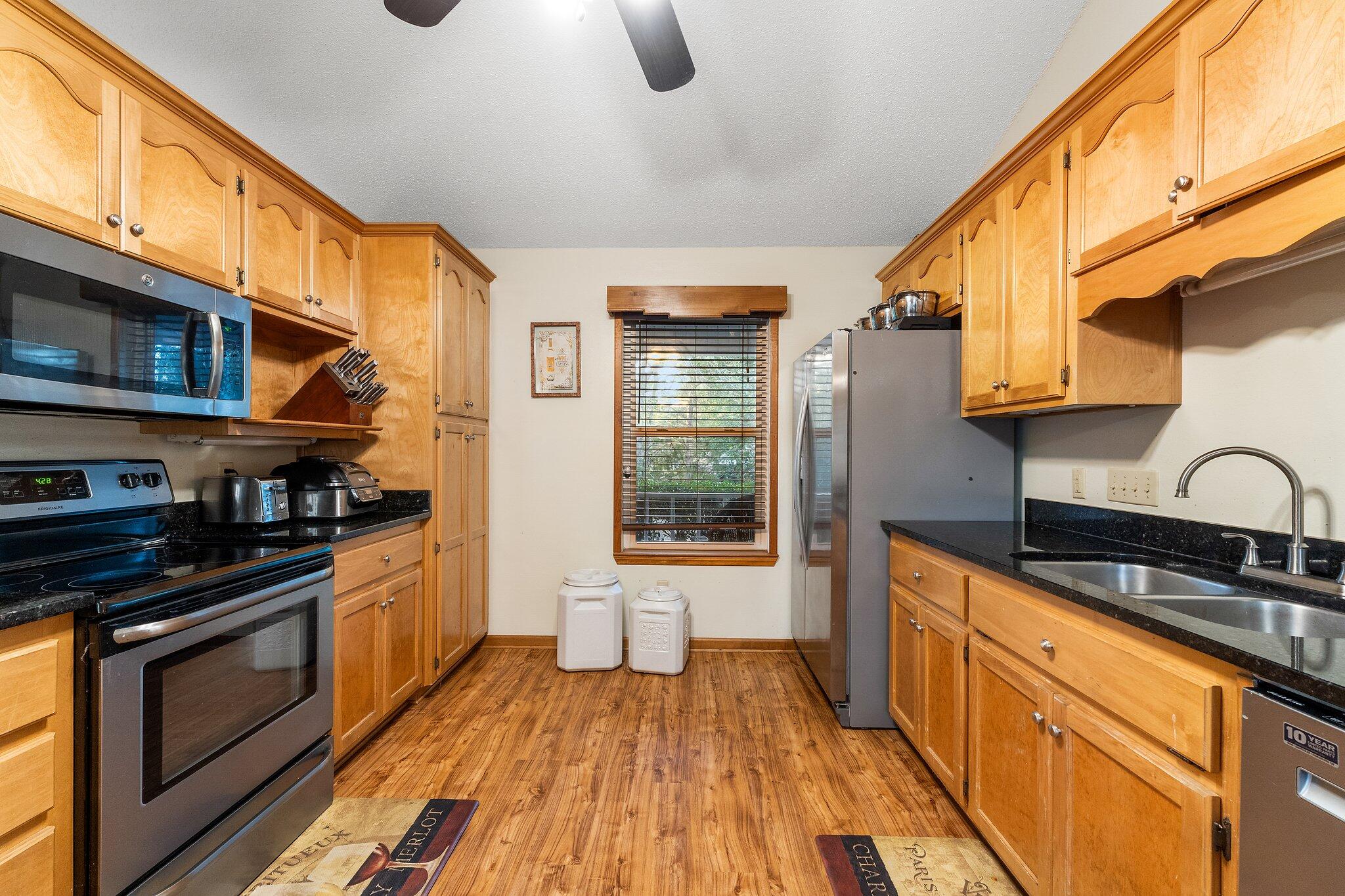 ROBLEDAL ESTATES - Residential