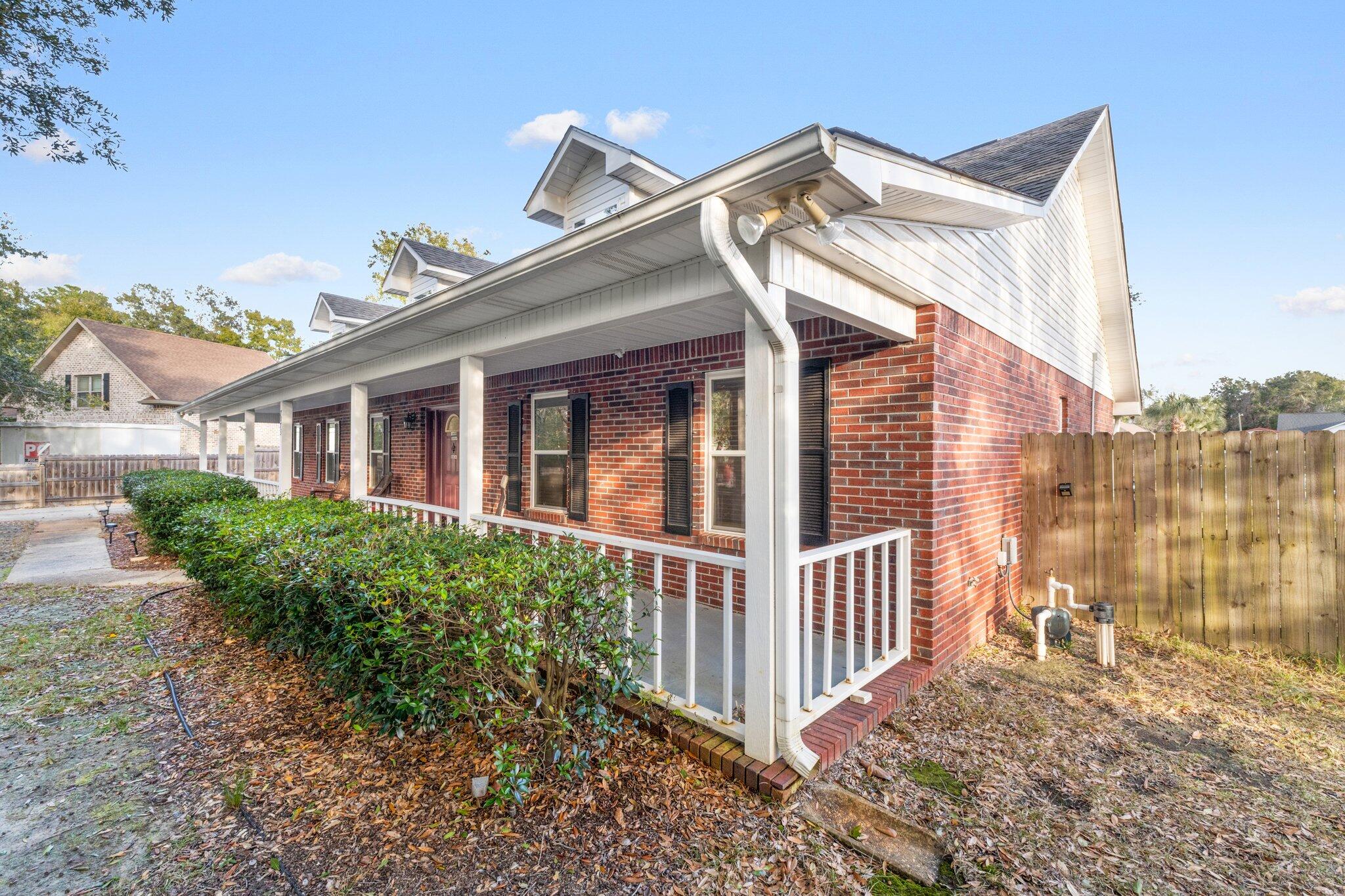 ROBLEDAL ESTATES - Residential