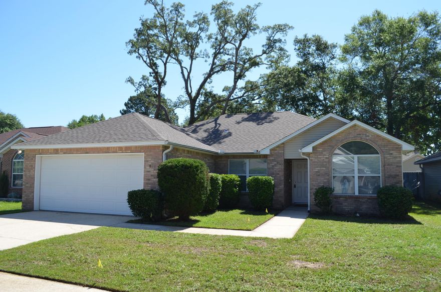 UNDER CONTRACT WITH KICK OUT CLAUSE This beautifully spacious home is tucked away on Scenic Oak. Features include a fabulously open floor plan for living, dining, and a kitchen area which includes easy to maintain tile floors throughout and carpet in bedrooms. Special features include split bedroom plan with a treyed ceiling in Master Bedroom, and a garden tub/separate shower in Master Bath along with double vanity. Kitchen has an additional large pantry, built-in microwave and breakfast bar. The welcoming living room has wonderfully tall 10ft ceilings! The 4th bedroom would make a nice office or study. Privacy fence in back yard with a tree shaded patio and lawn pump/sprinkler system. Brand new roof and full interior repaint!