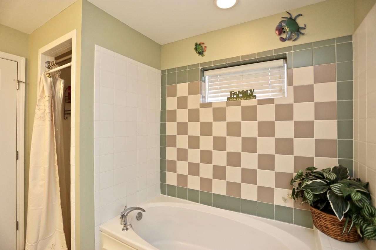 INN AT GULF PLACE - Residential