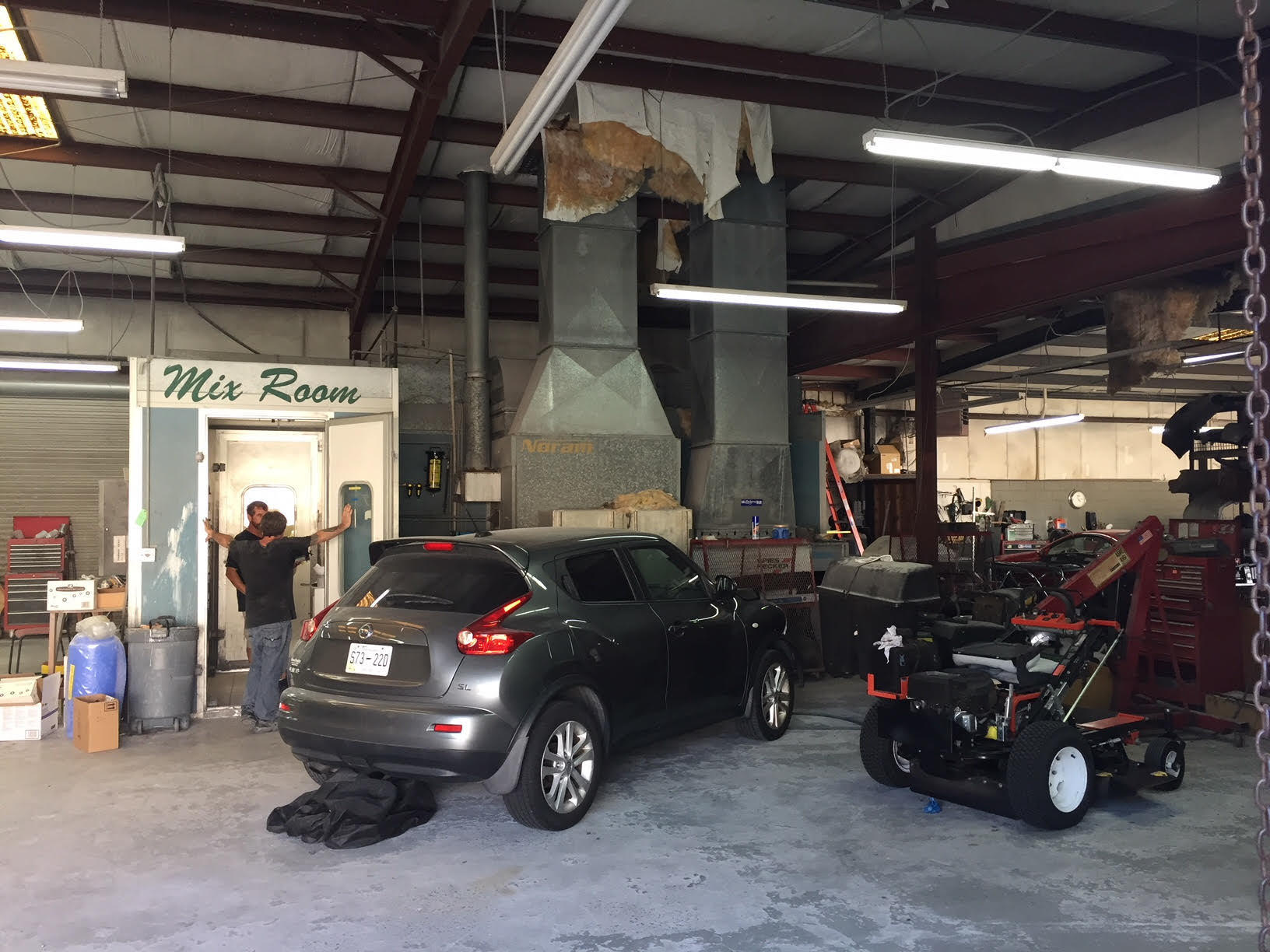 Main image without alt text