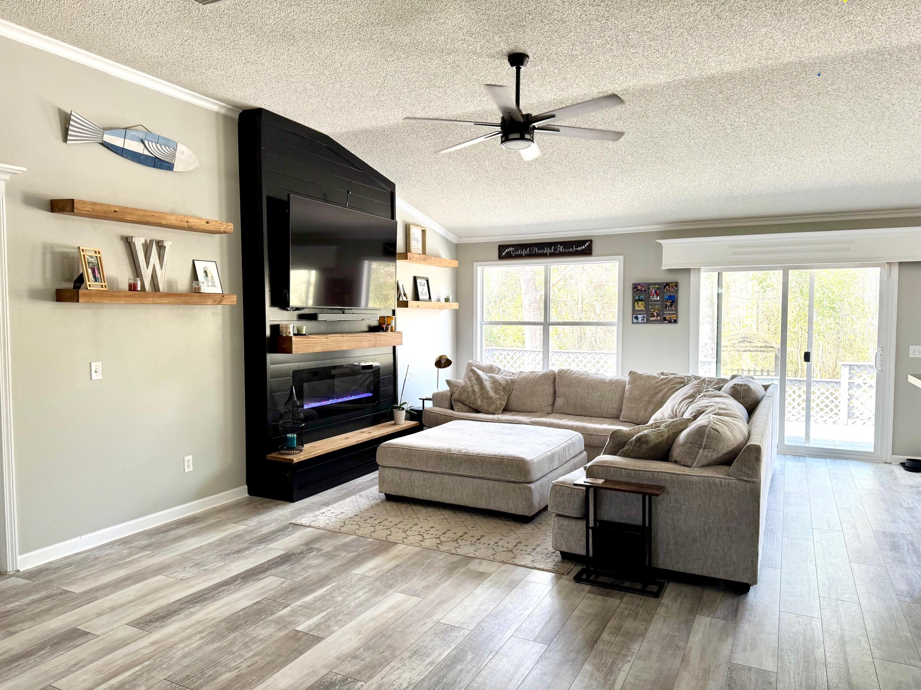 COUNTRYVIEW ESTATES 10TH ADDN - Residential