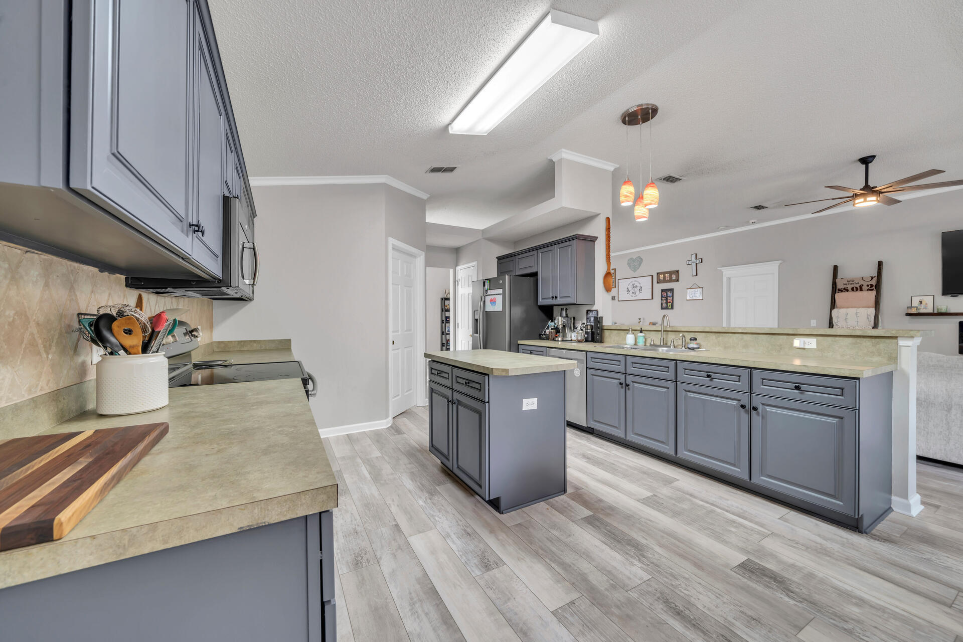 COUNTRYVIEW ESTATES 10TH ADDN - Residential